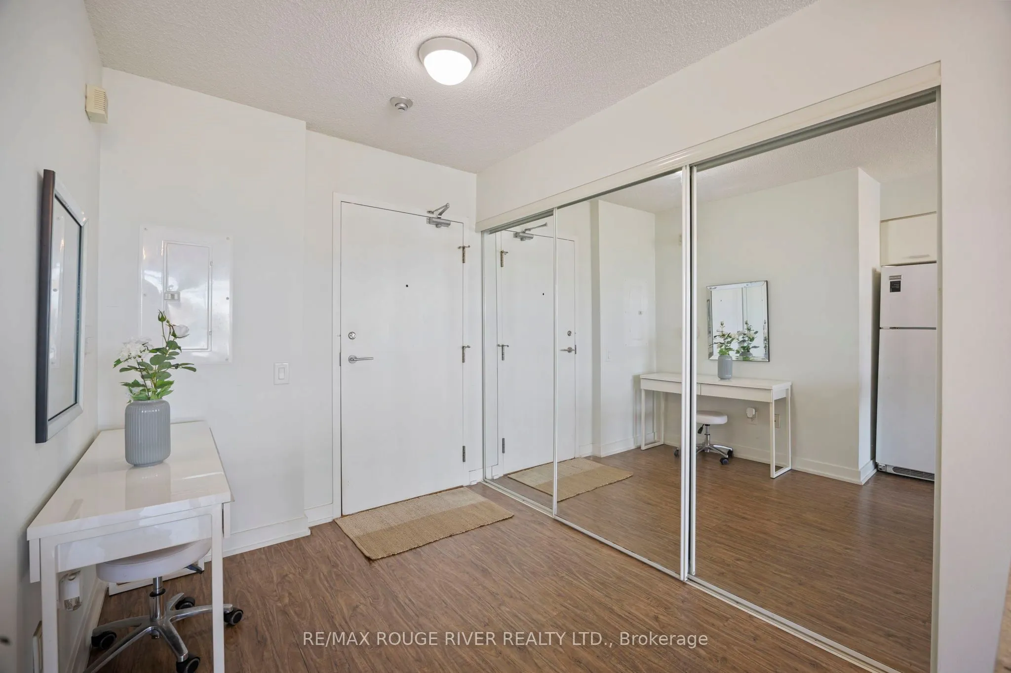 15 Singer Court, #305