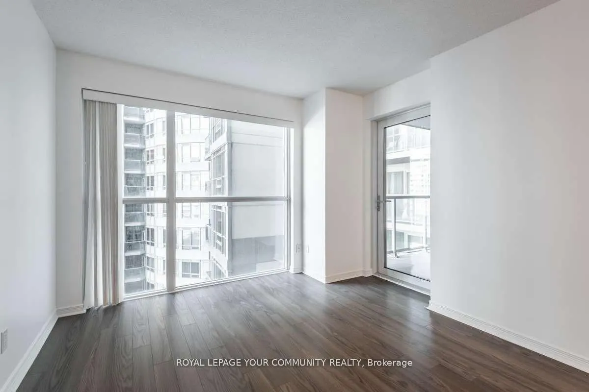 352 Front Street W, #421