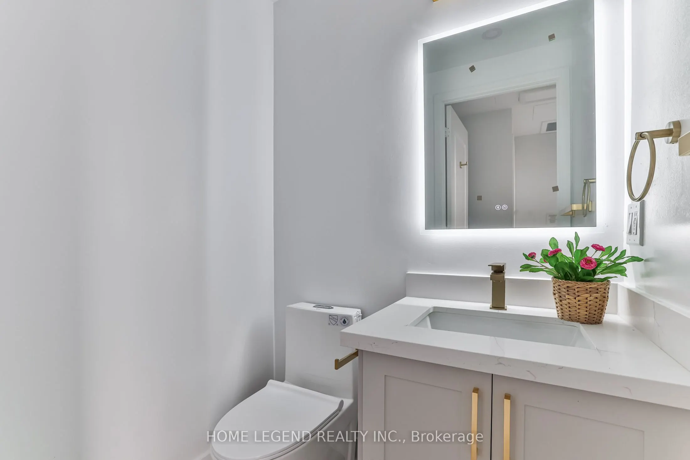 23 Sheppard Avenue E, #Th17