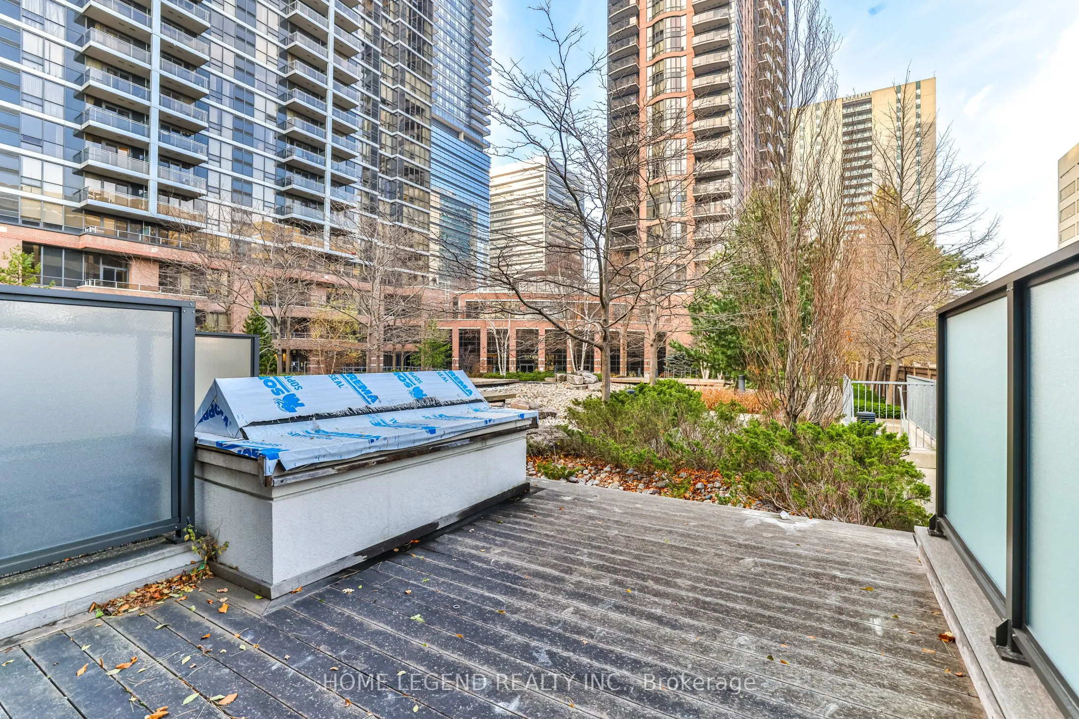 23 Sheppard Avenue E, #Th17