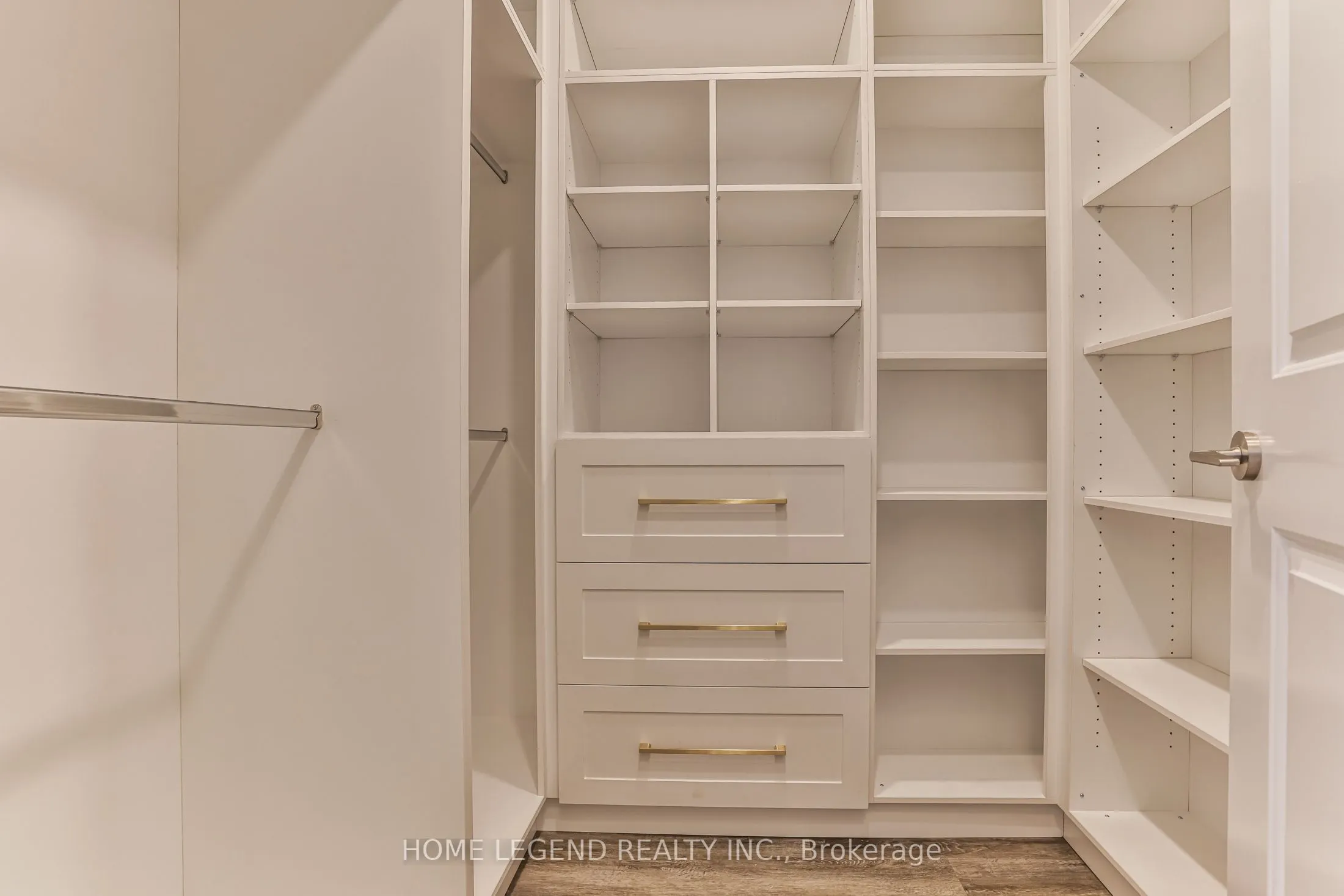 23 Sheppard Avenue E, #Th17