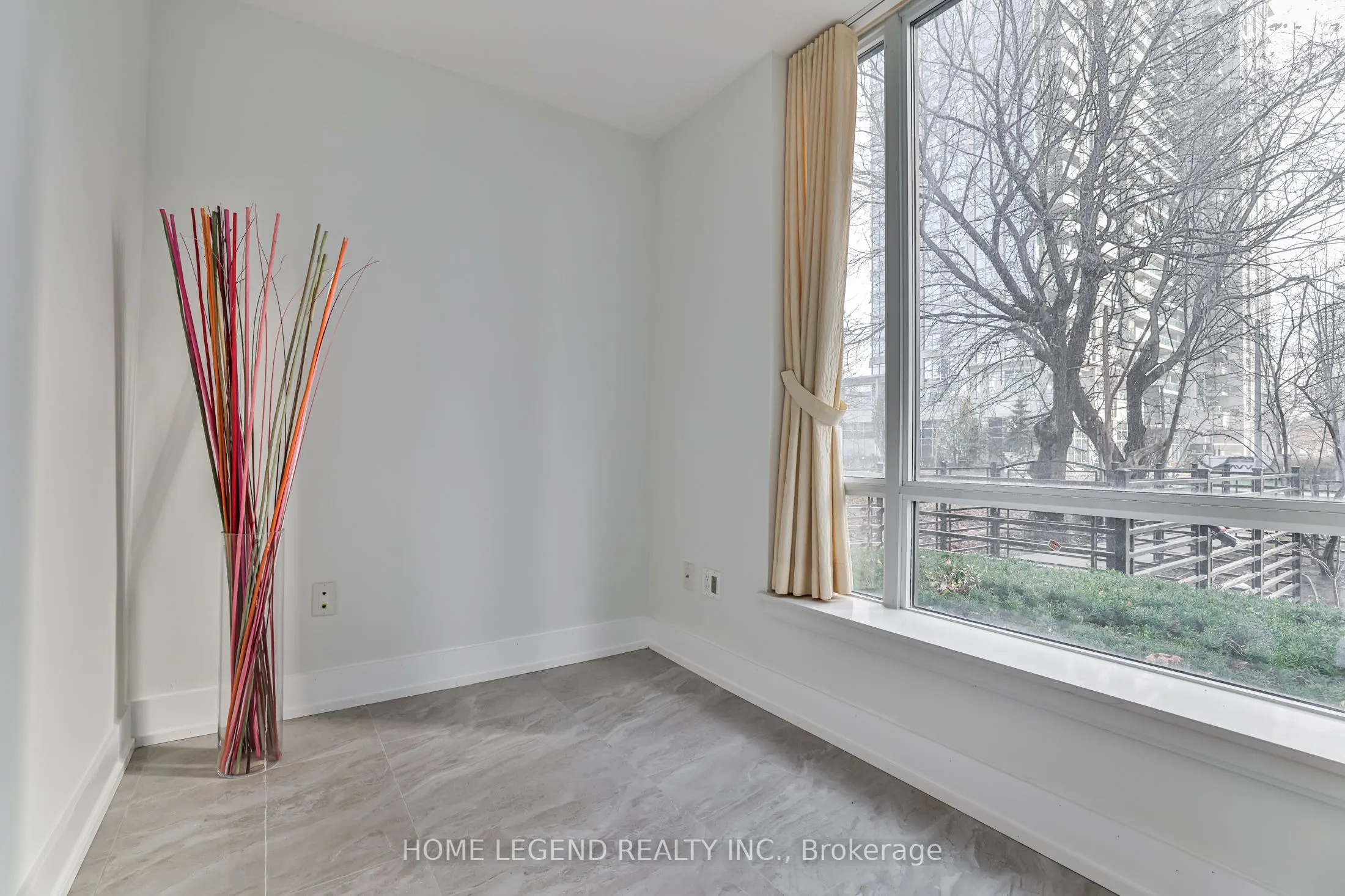 23 Sheppard Avenue E, #Th17