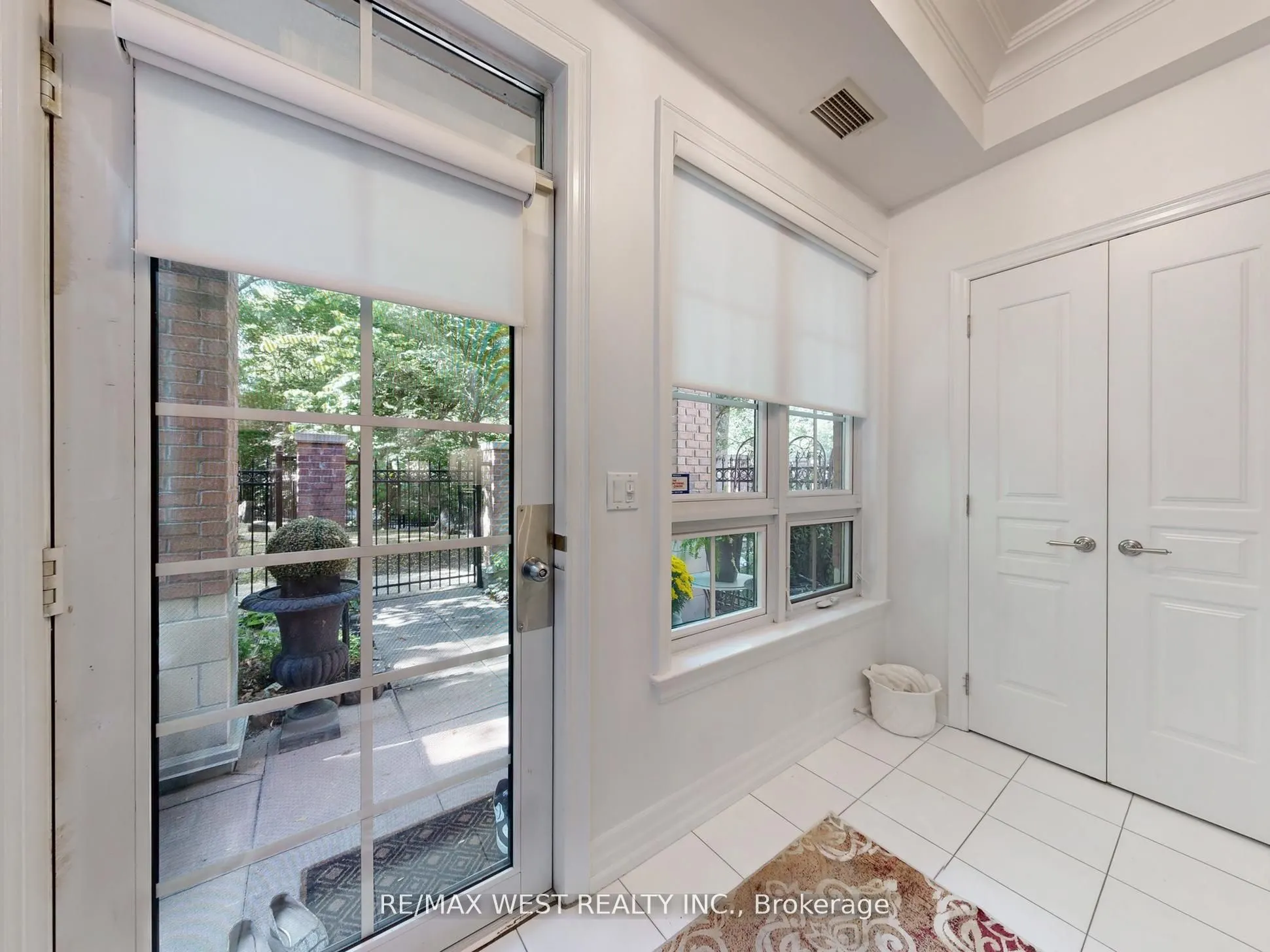 20 Burkebrook Place, #Th 14