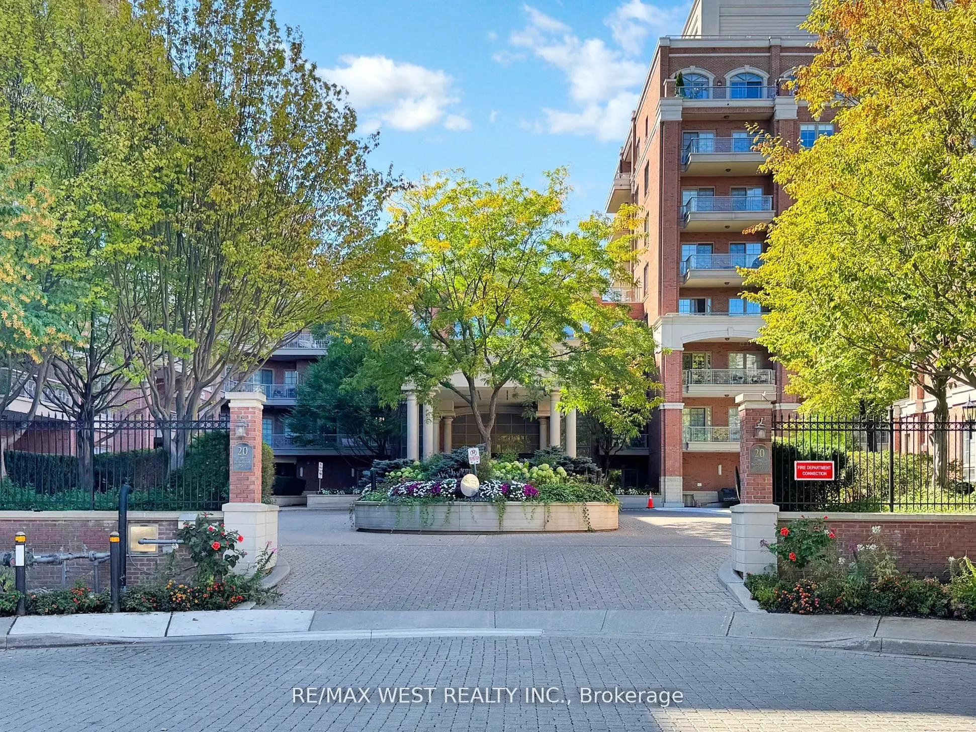 20 Burkebrook Place, #Th 14