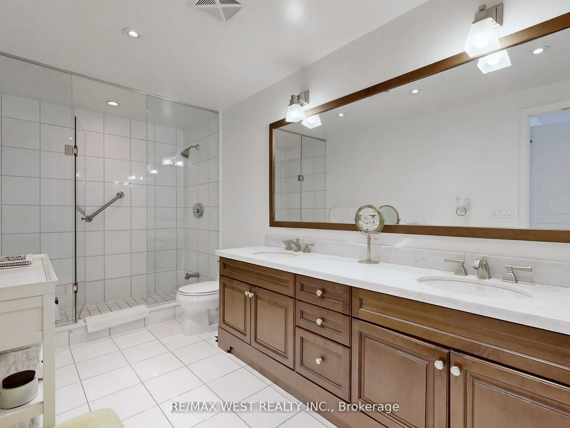 20 Burkebrook Place, #Th 14