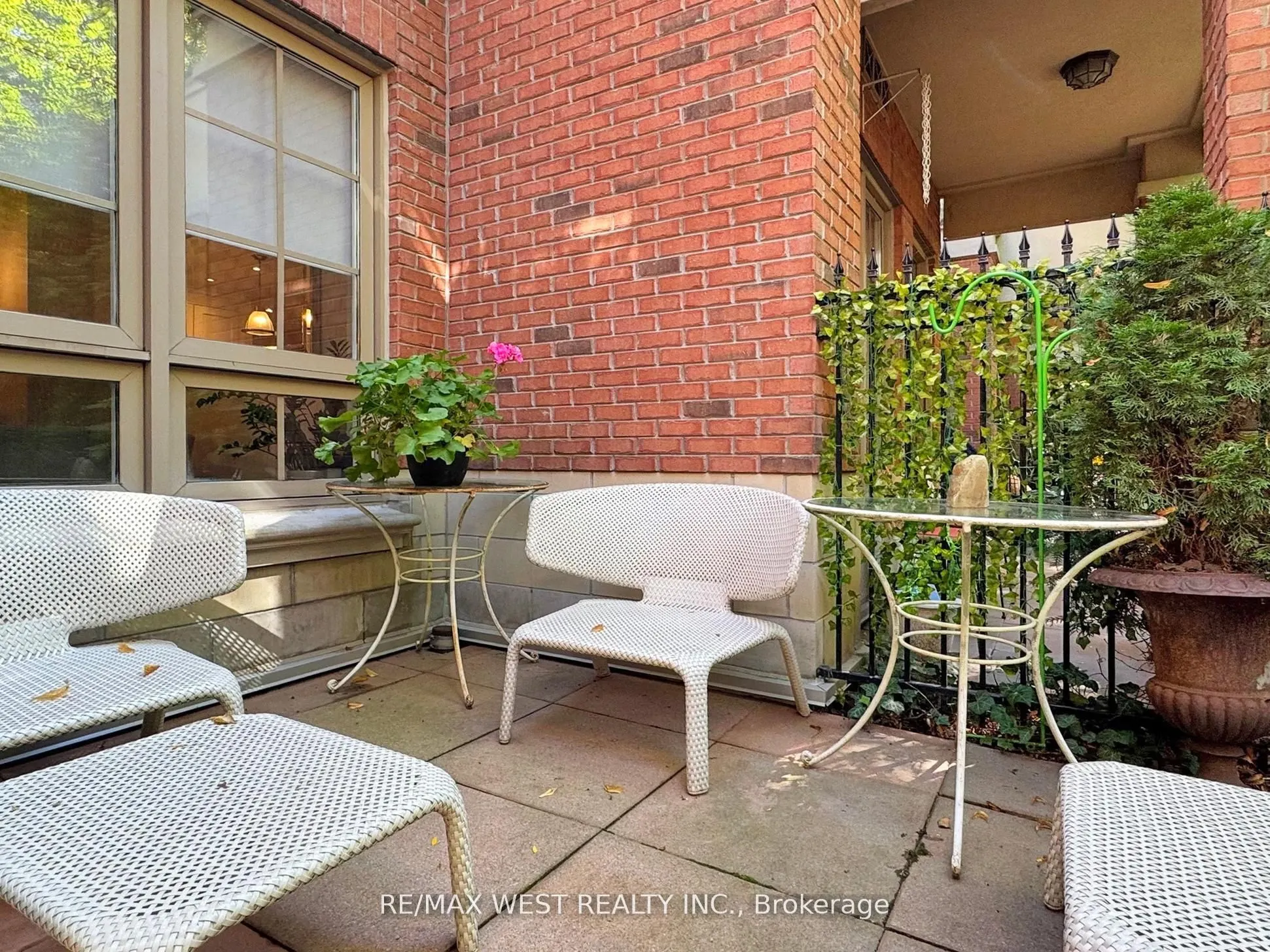 20 Burkebrook Place, #Th 14