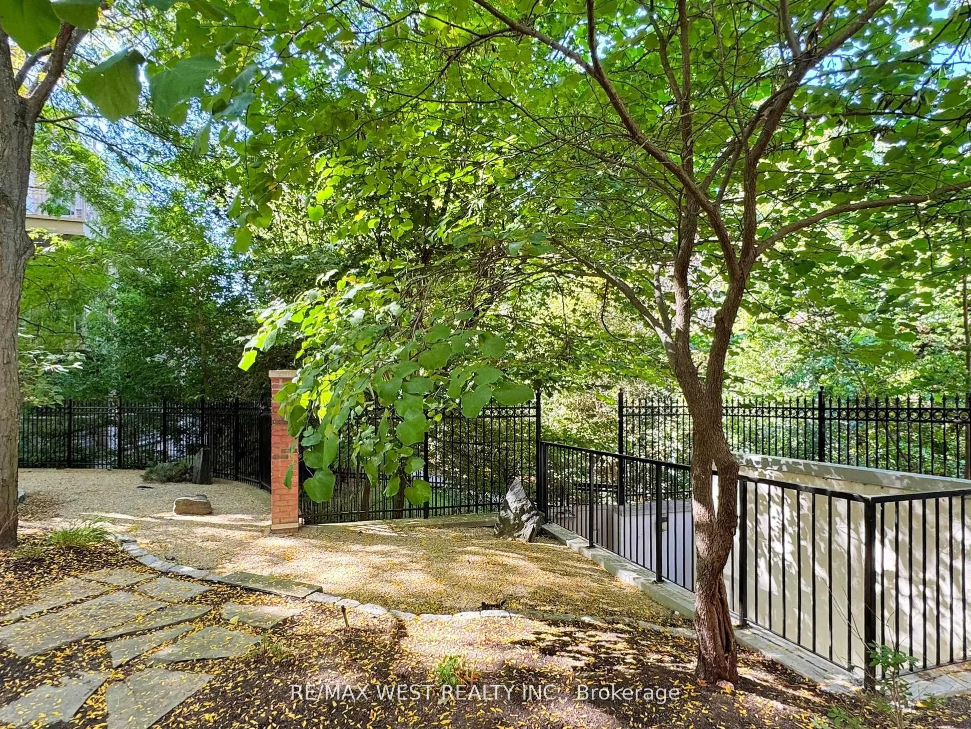 20 Burkebrook Place, #Th 14