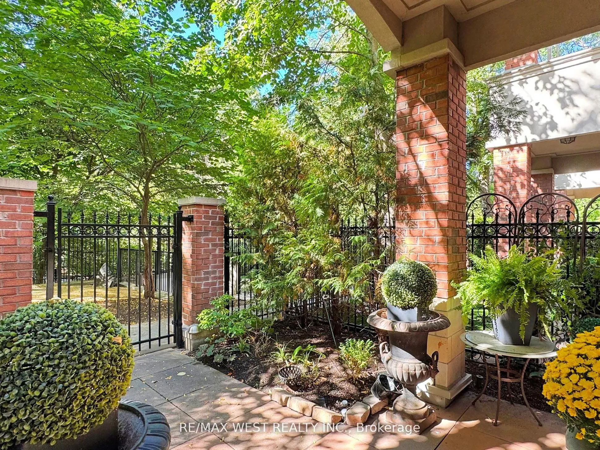 20 Burkebrook Place, #Th 14