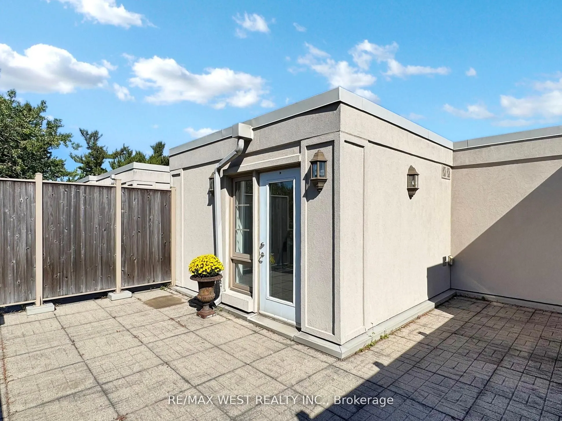 20 Burkebrook Place, #Th 14