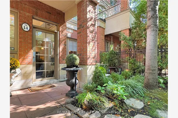 20 Burkebrook Place, #Th 14