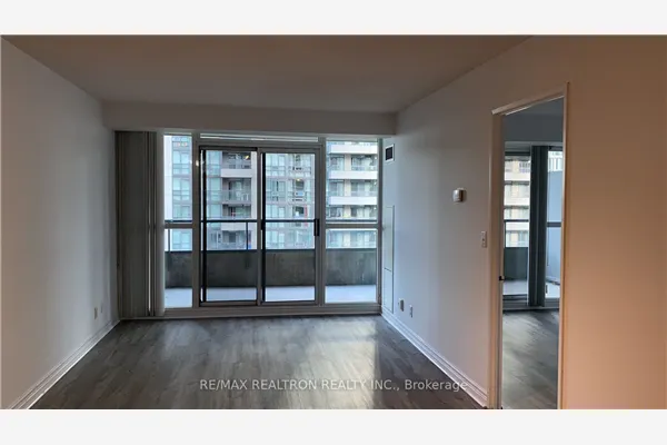 23 Hollywood Avenue, #806