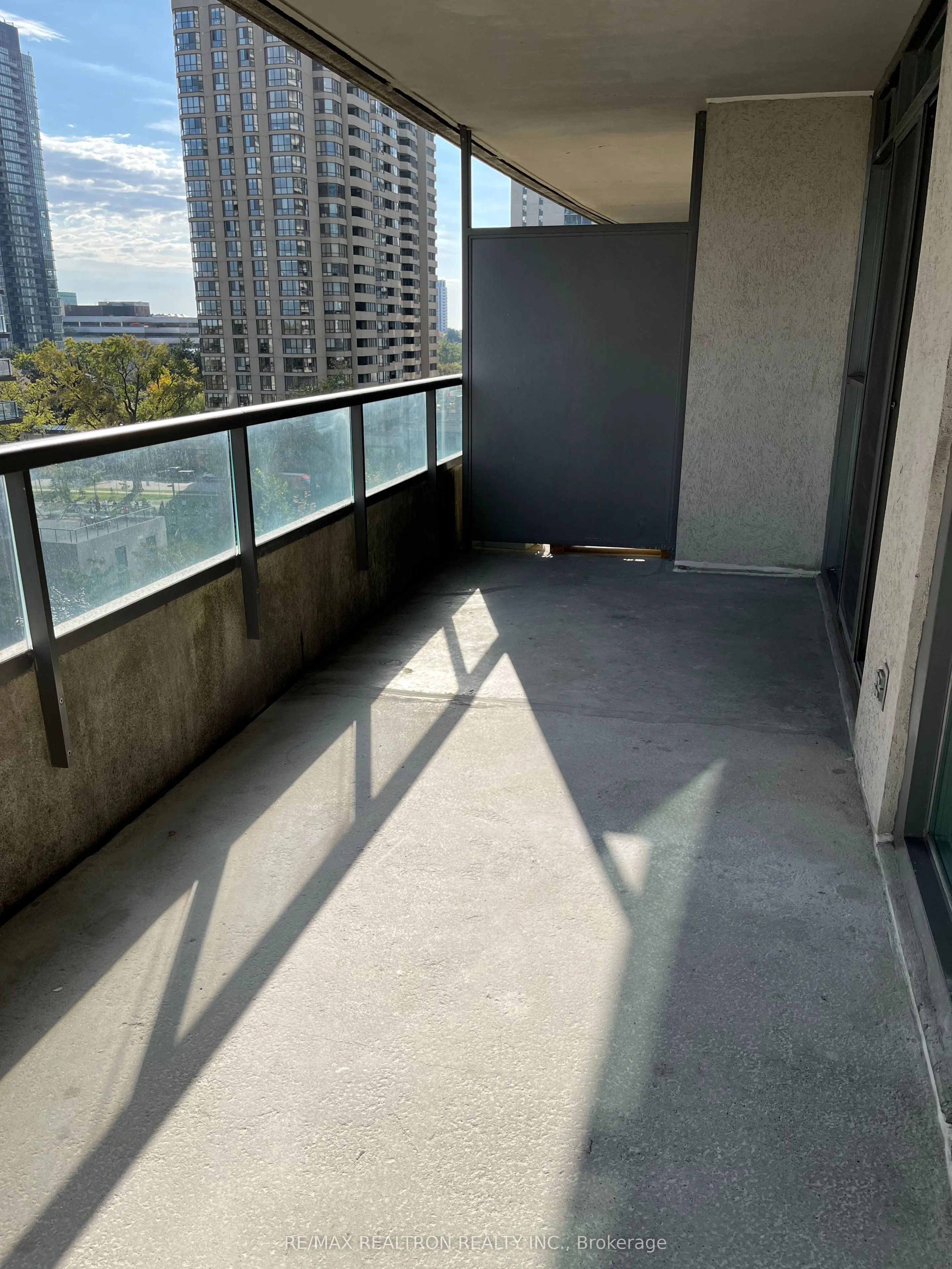 23 Hollywood Avenue, #806