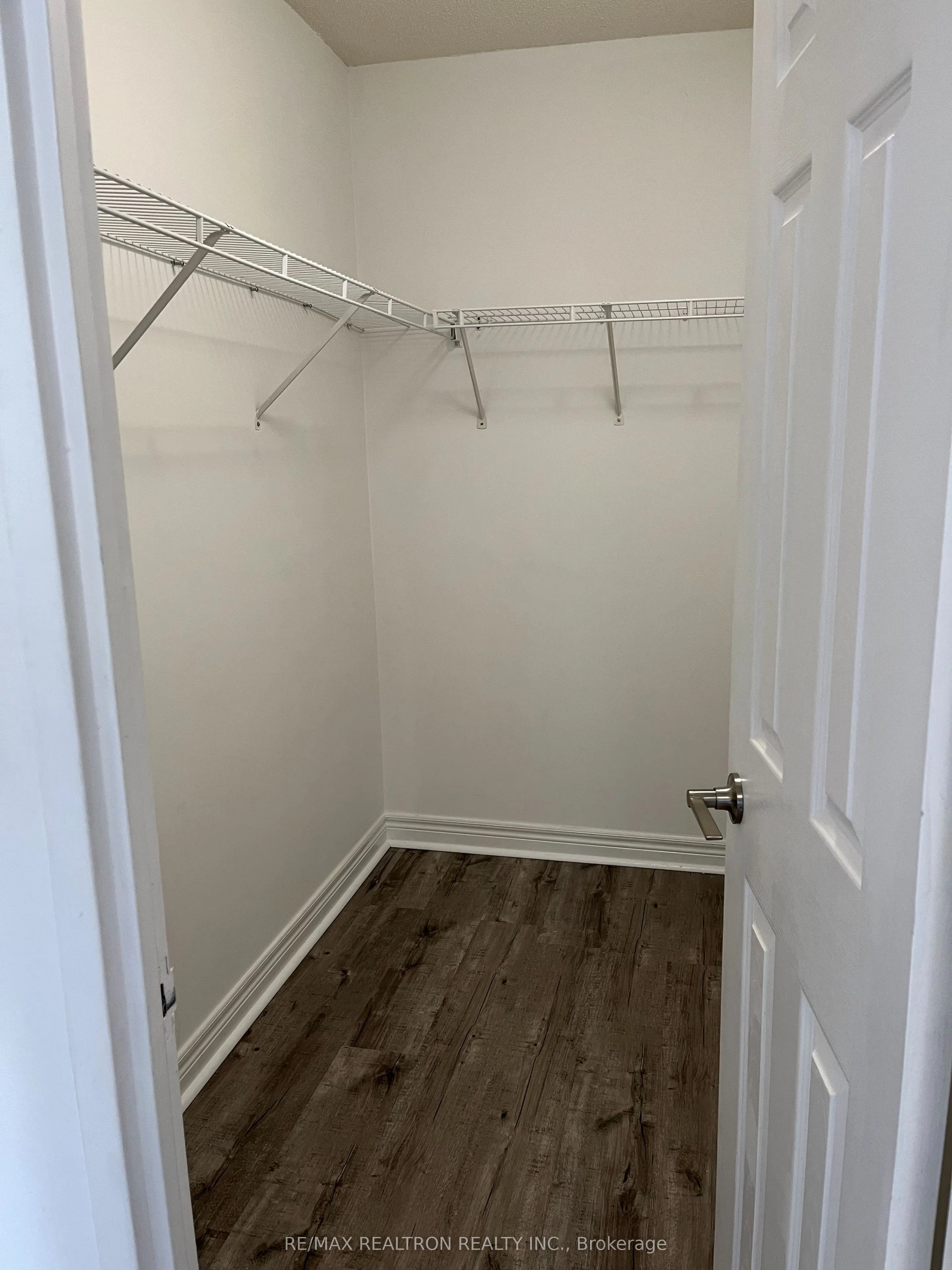 23 Hollywood Avenue, #806