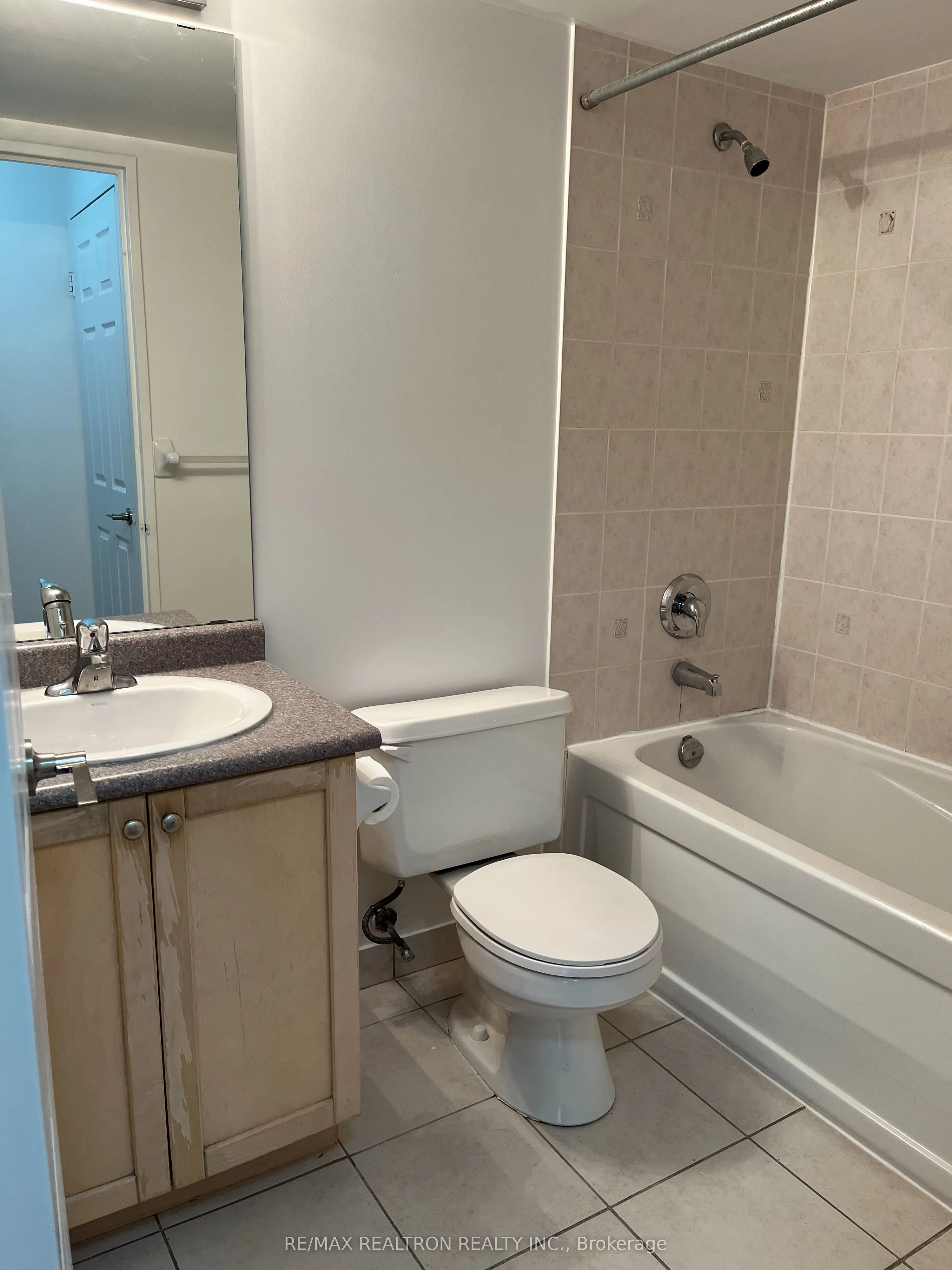 23 Hollywood Avenue, #806