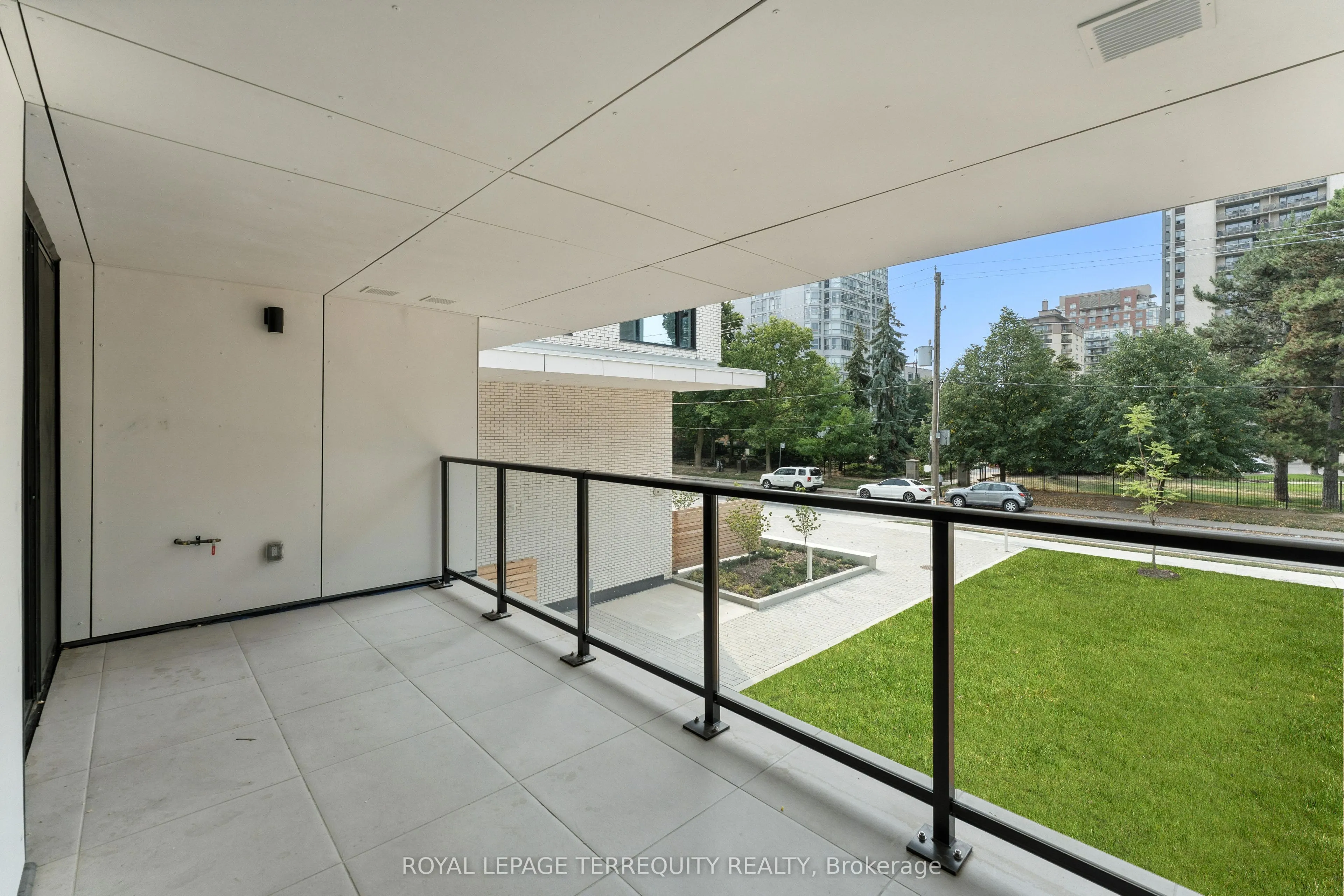 200 Keewatin Avenue, #207