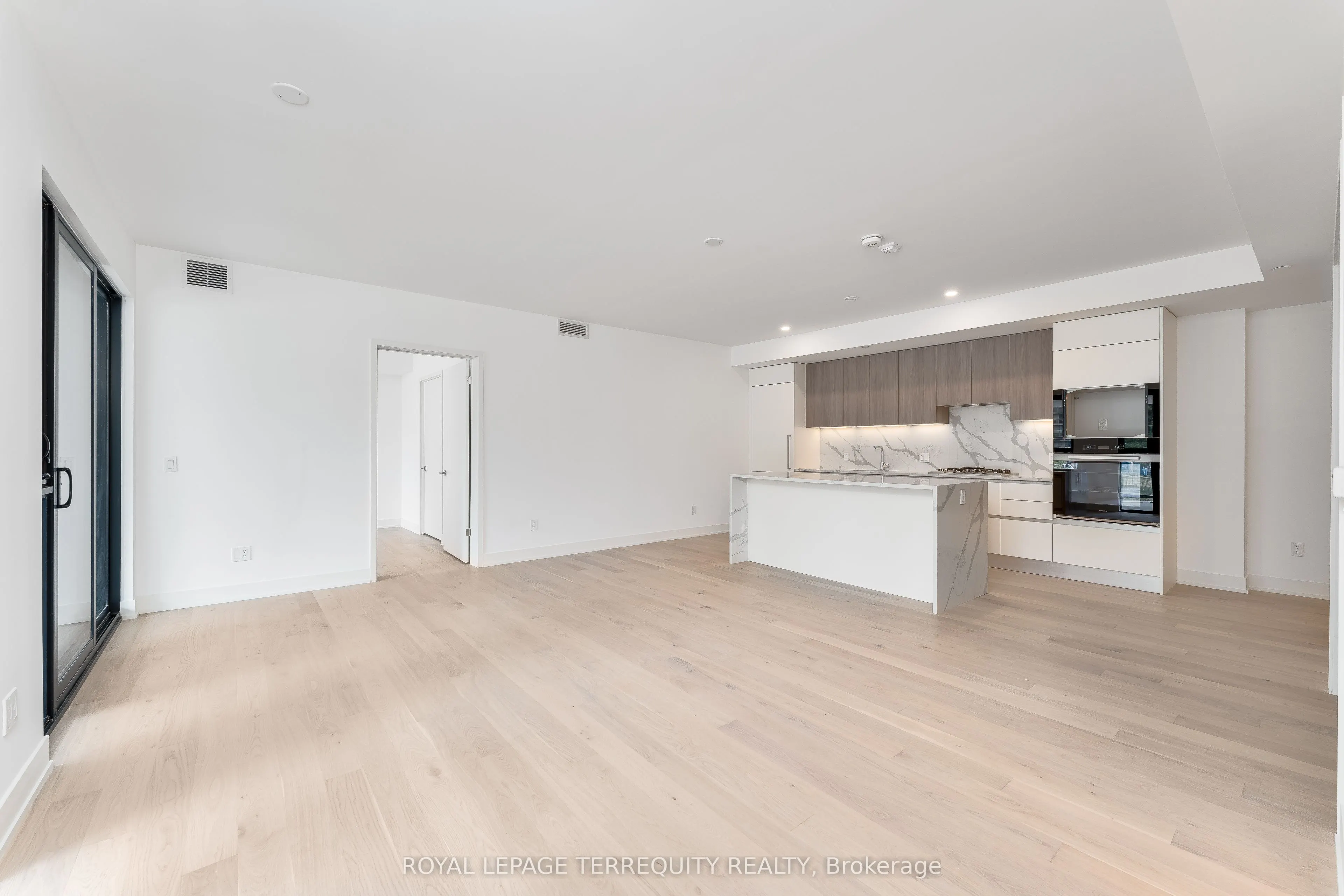 200 Keewatin Avenue, #207