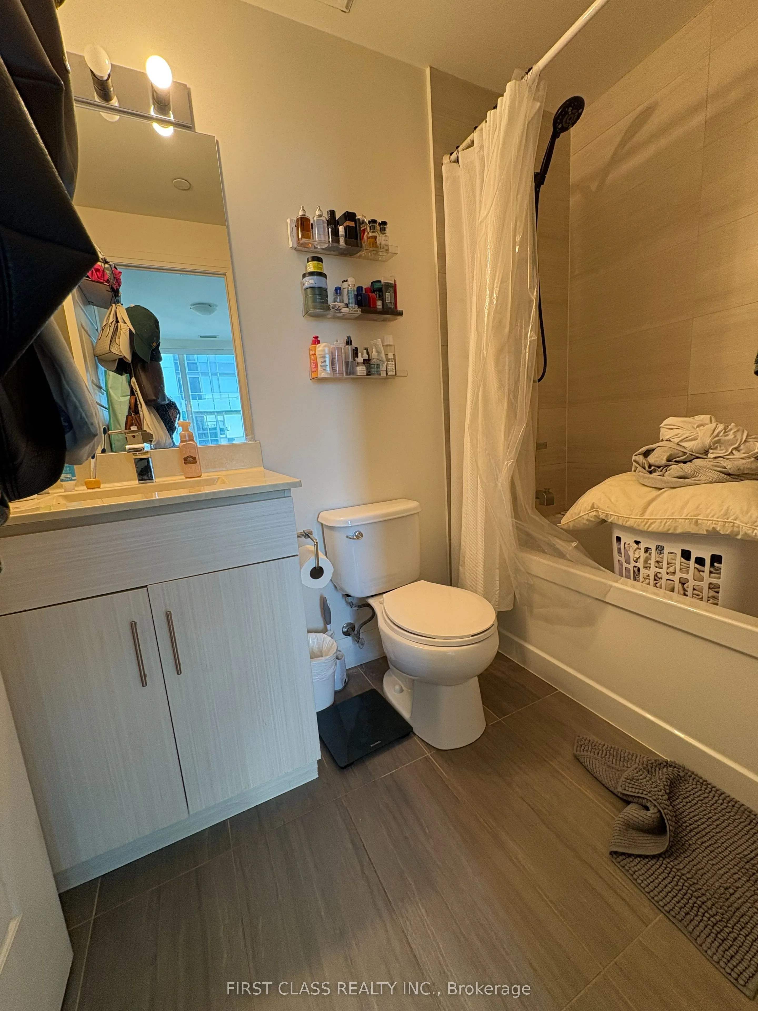 68 Canterbury Place, #1612