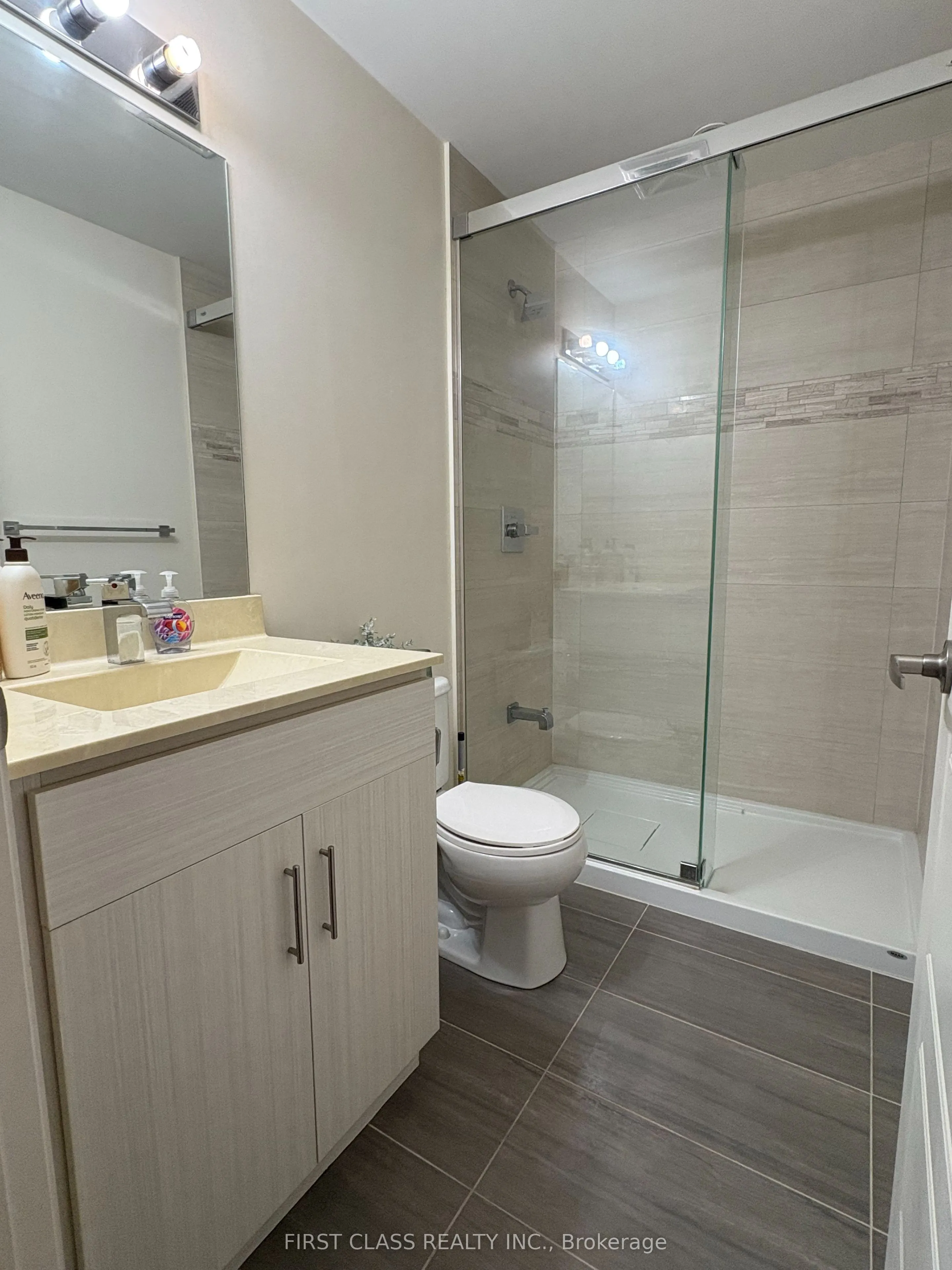 68 Canterbury Place, #1612