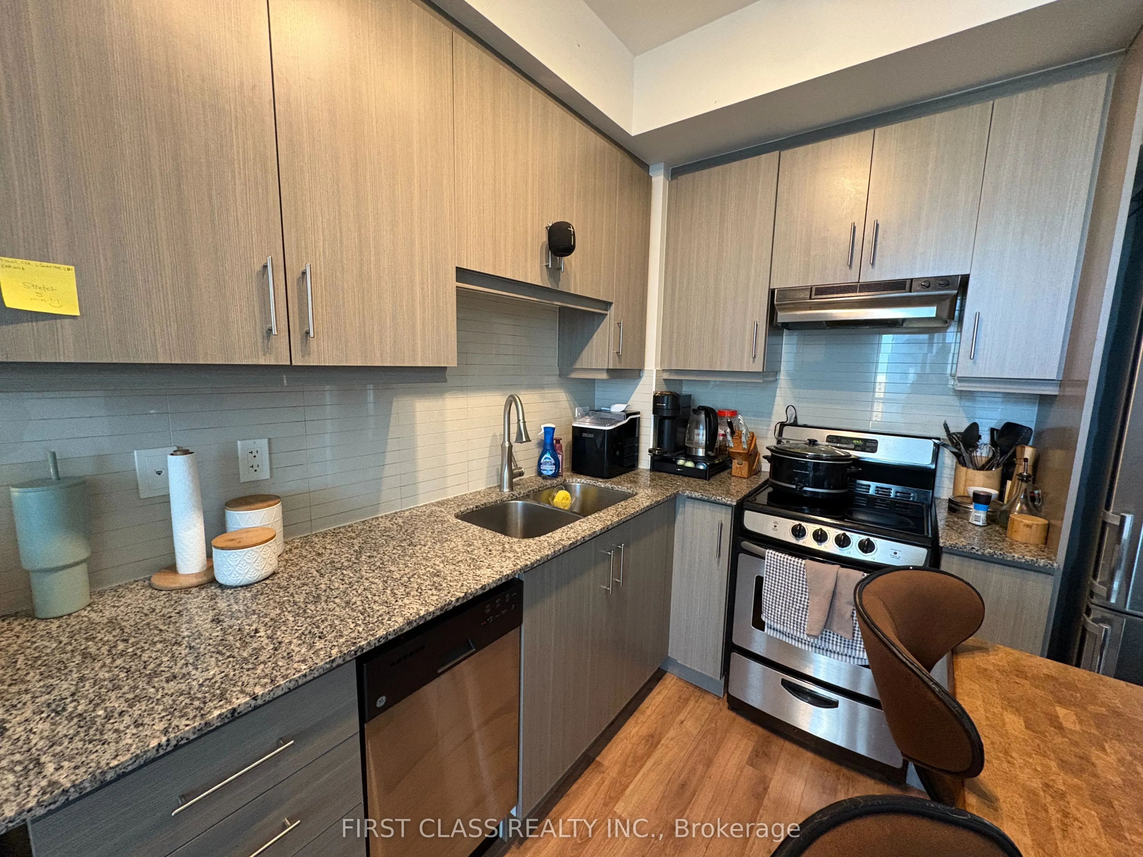 68 Canterbury Place, #1612