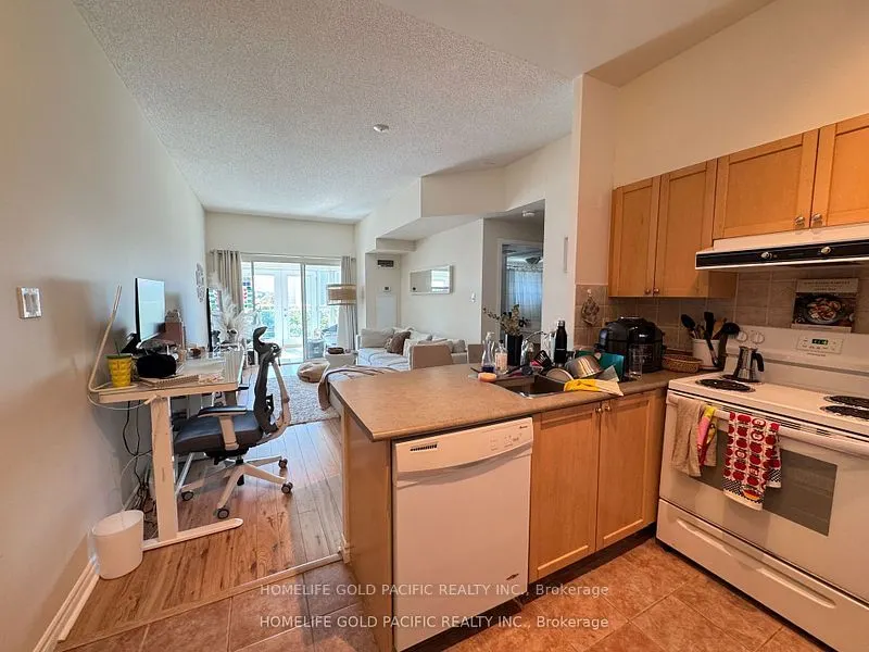 600 Queens Quay W, #611