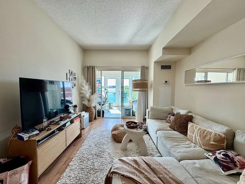 600 Queens Quay W, #611