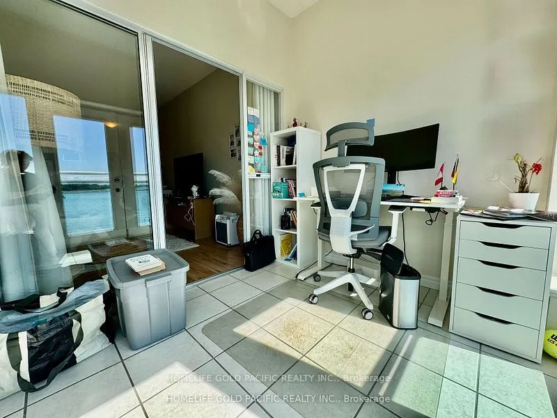 600 Queens Quay W, #611