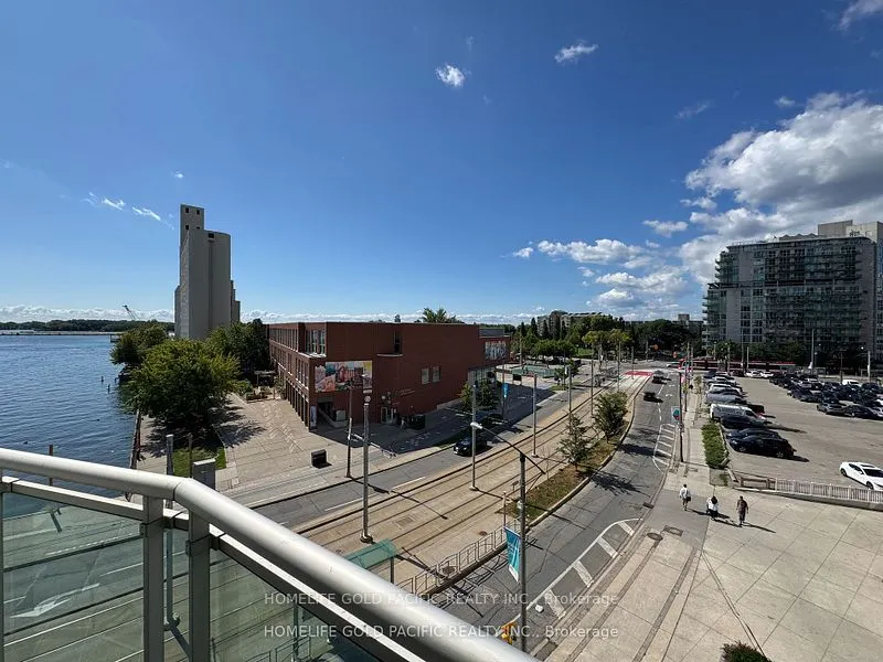 600 Queens Quay W, #611