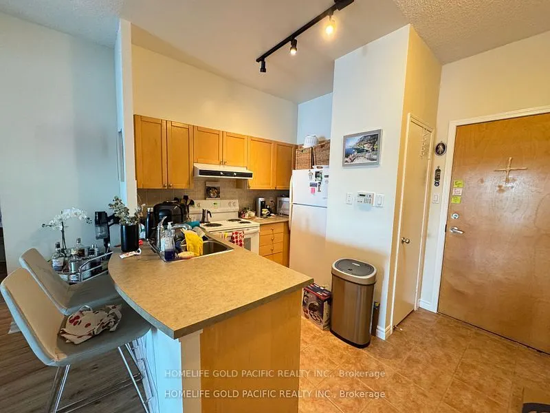 600 Queens Quay W, #611