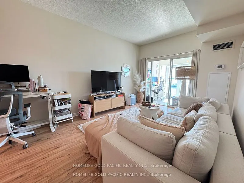 600 Queens Quay W, #611