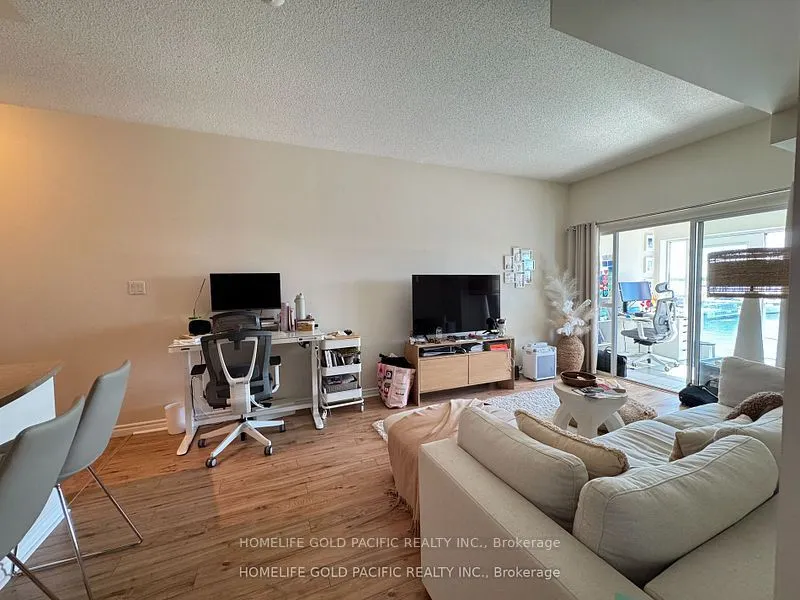 600 Queens Quay W, #611