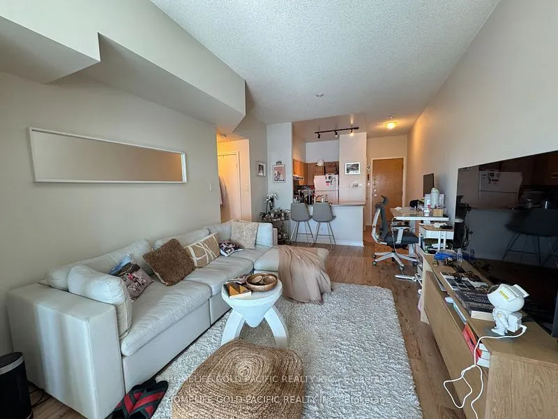 600 Queens Quay W, #611