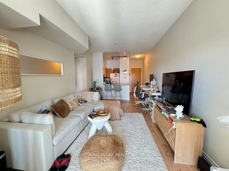 600 Queens Quay W, #611