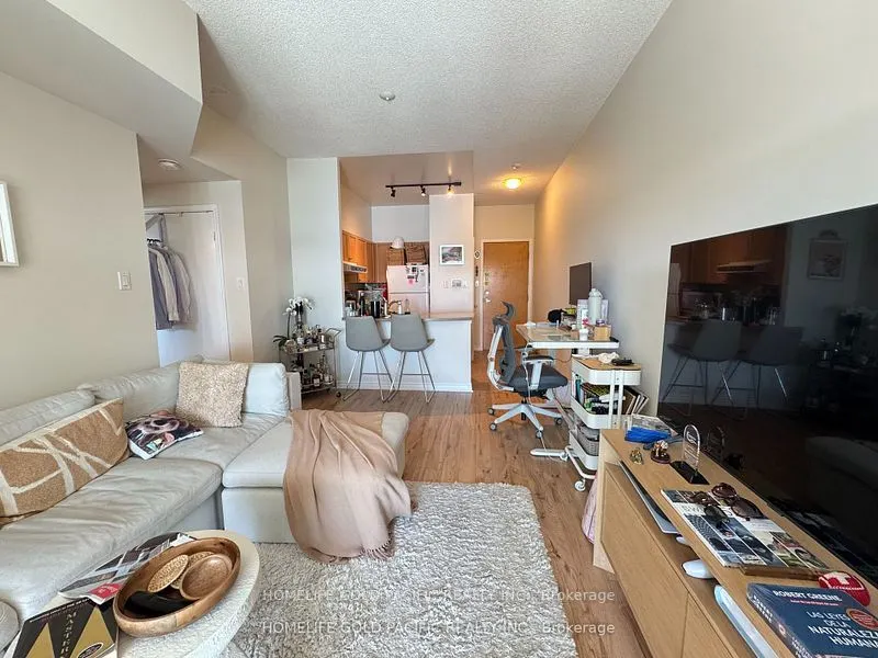 600 Queens Quay W, #611