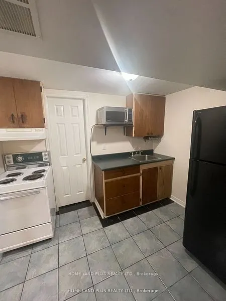 122 Goulding Avenue, #Bsmt