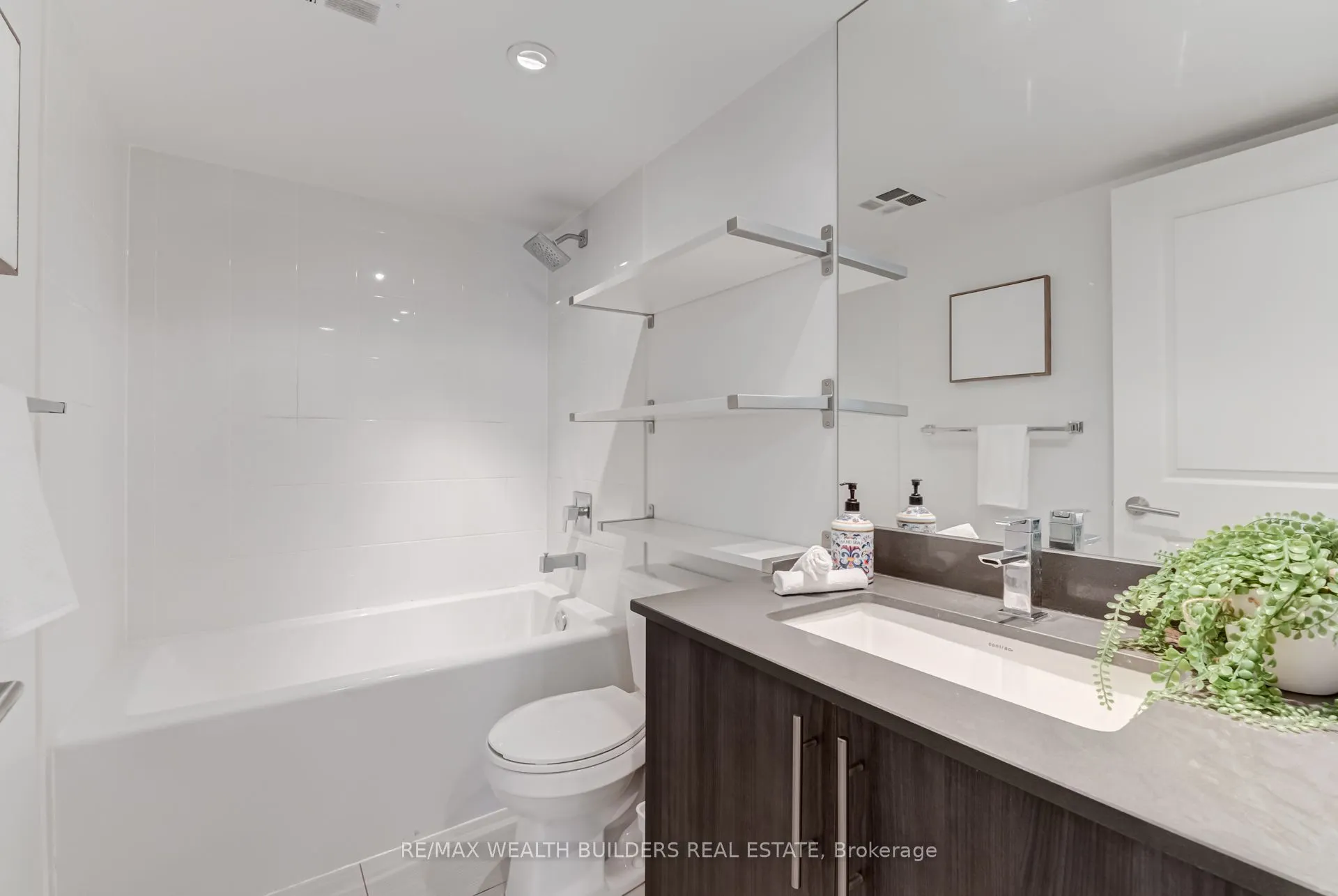 400 Adelaide Street E, #2322