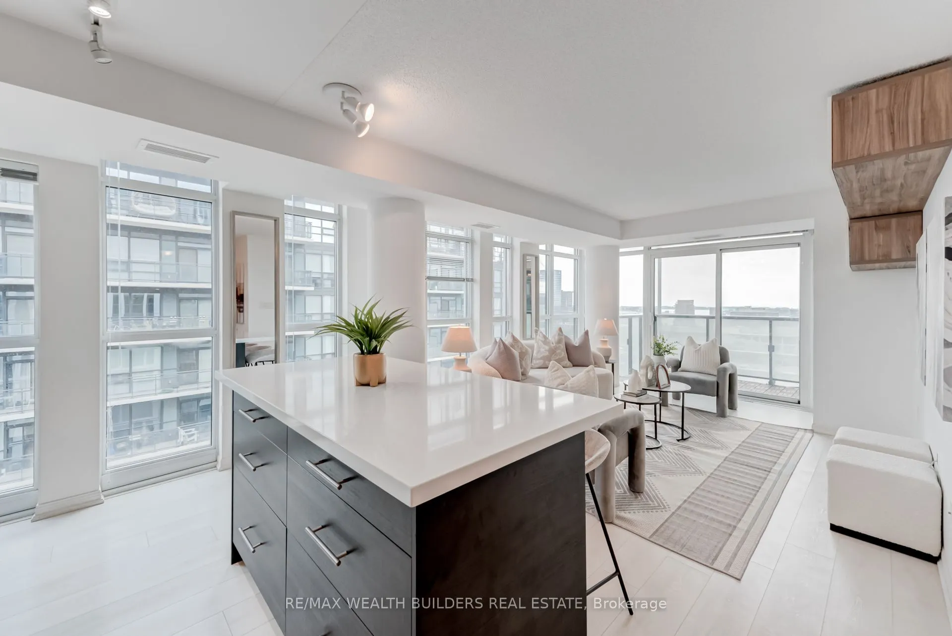 400 Adelaide Street E, #2322