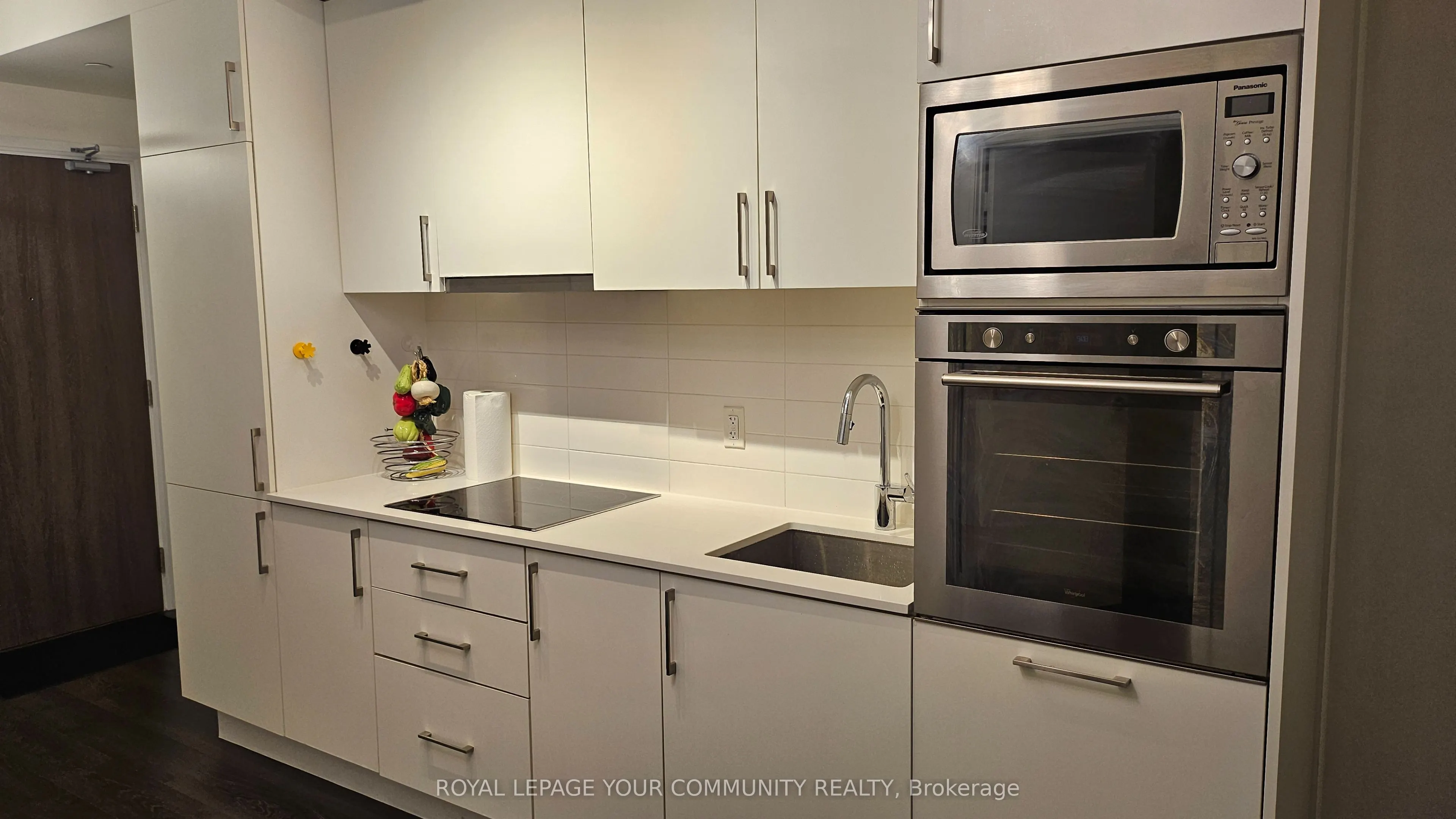 27 Bathurst Street, #1711