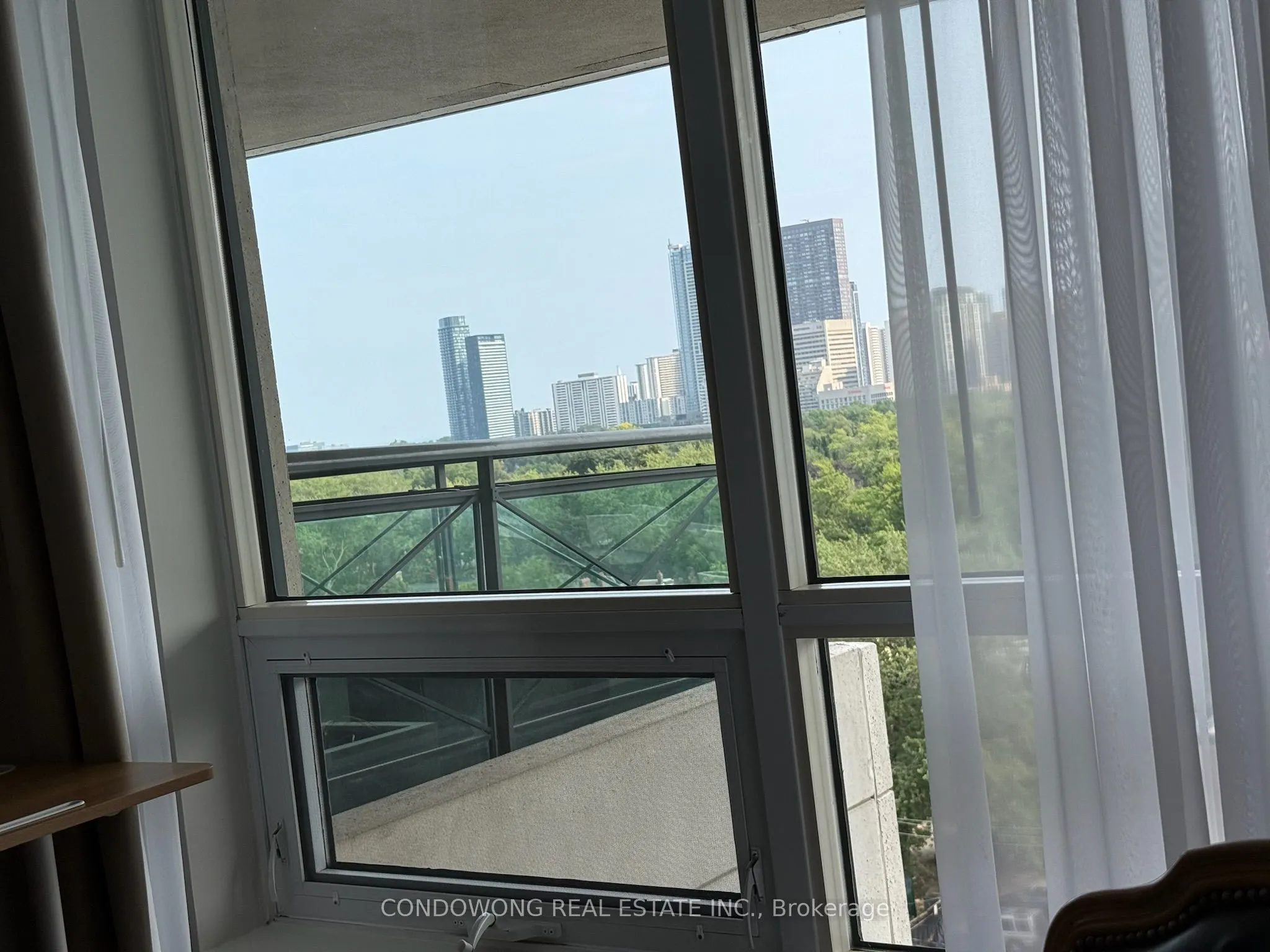 25 Scrivener Square, #906