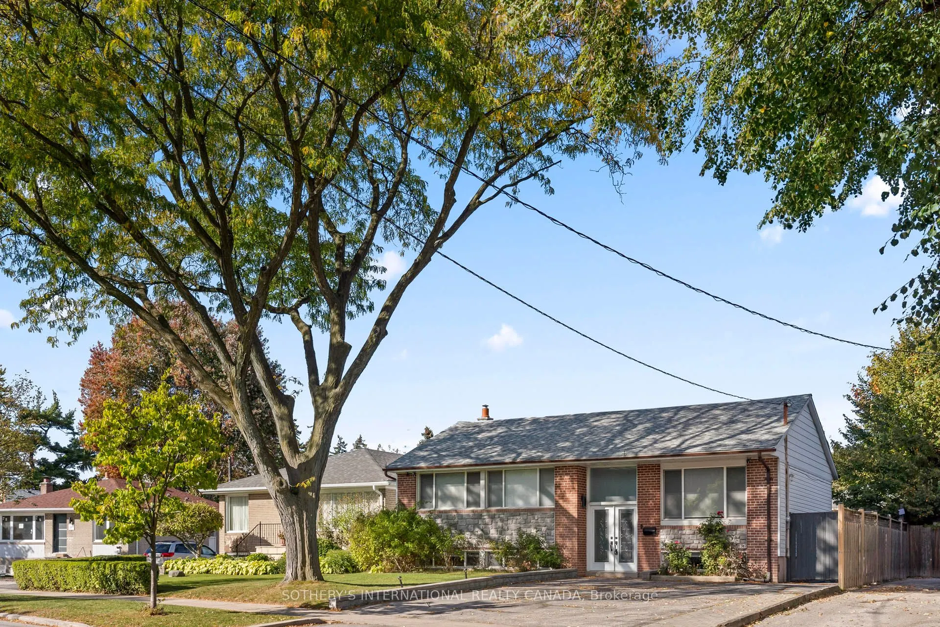 108 Lynedock Crescent N