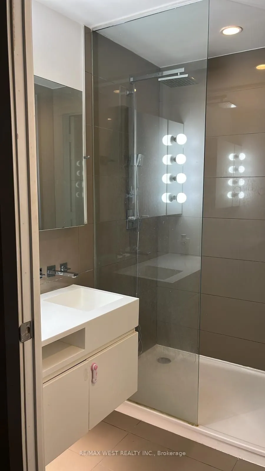 45 Charles Street E, #709