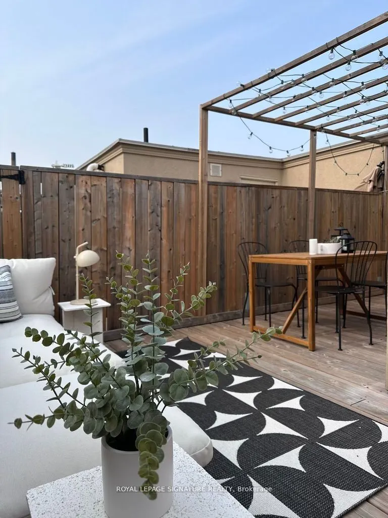 68 Carr Street, #TH17