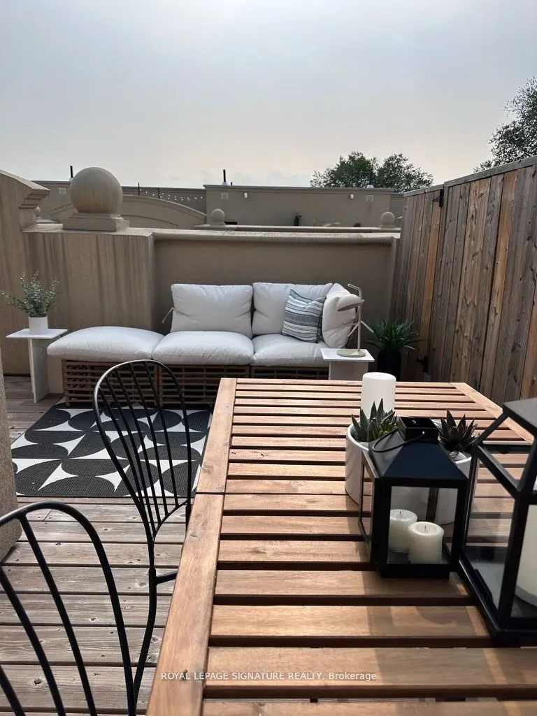 68 Carr Street, #TH17