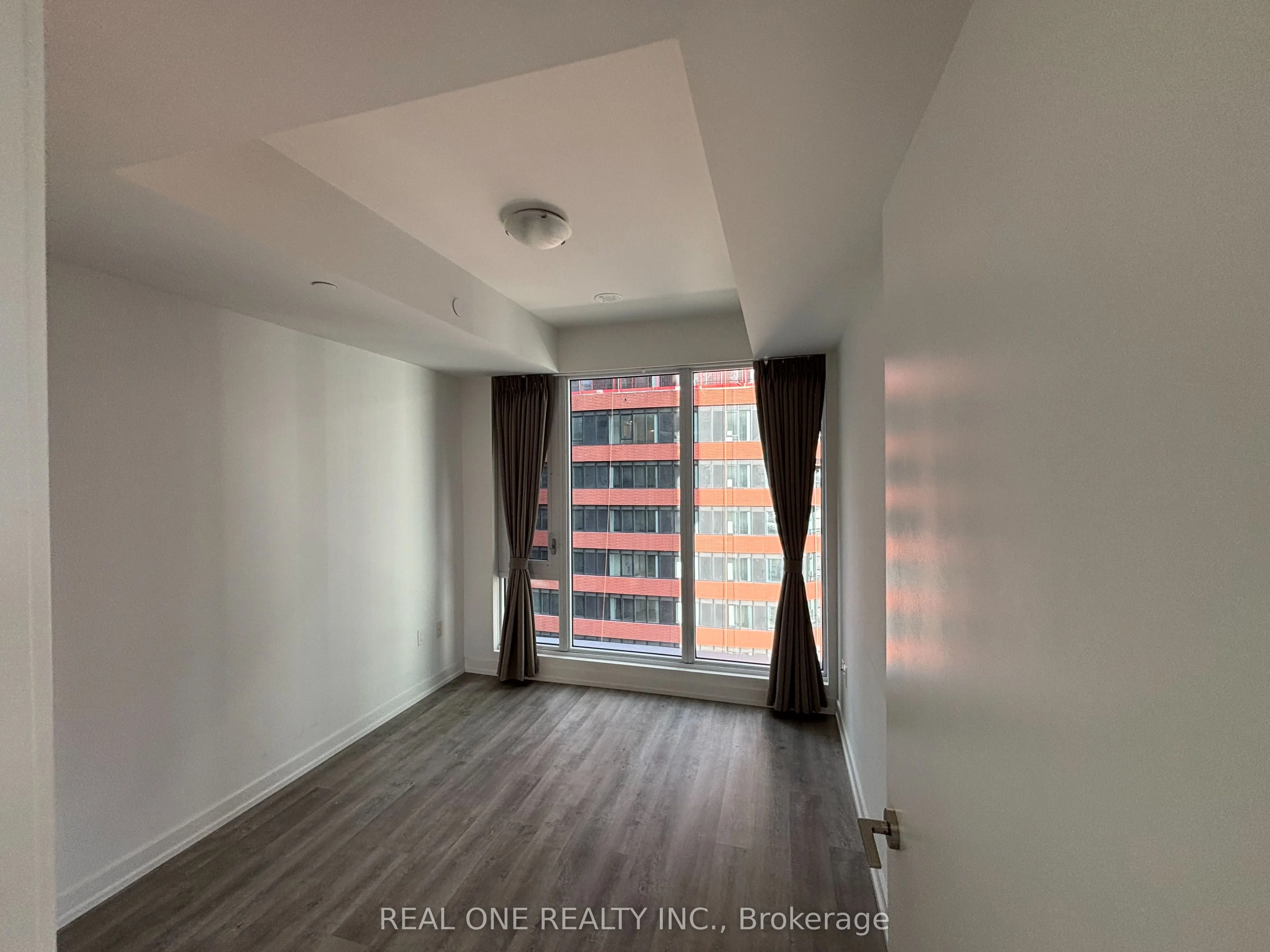 158 Front Street E, #815