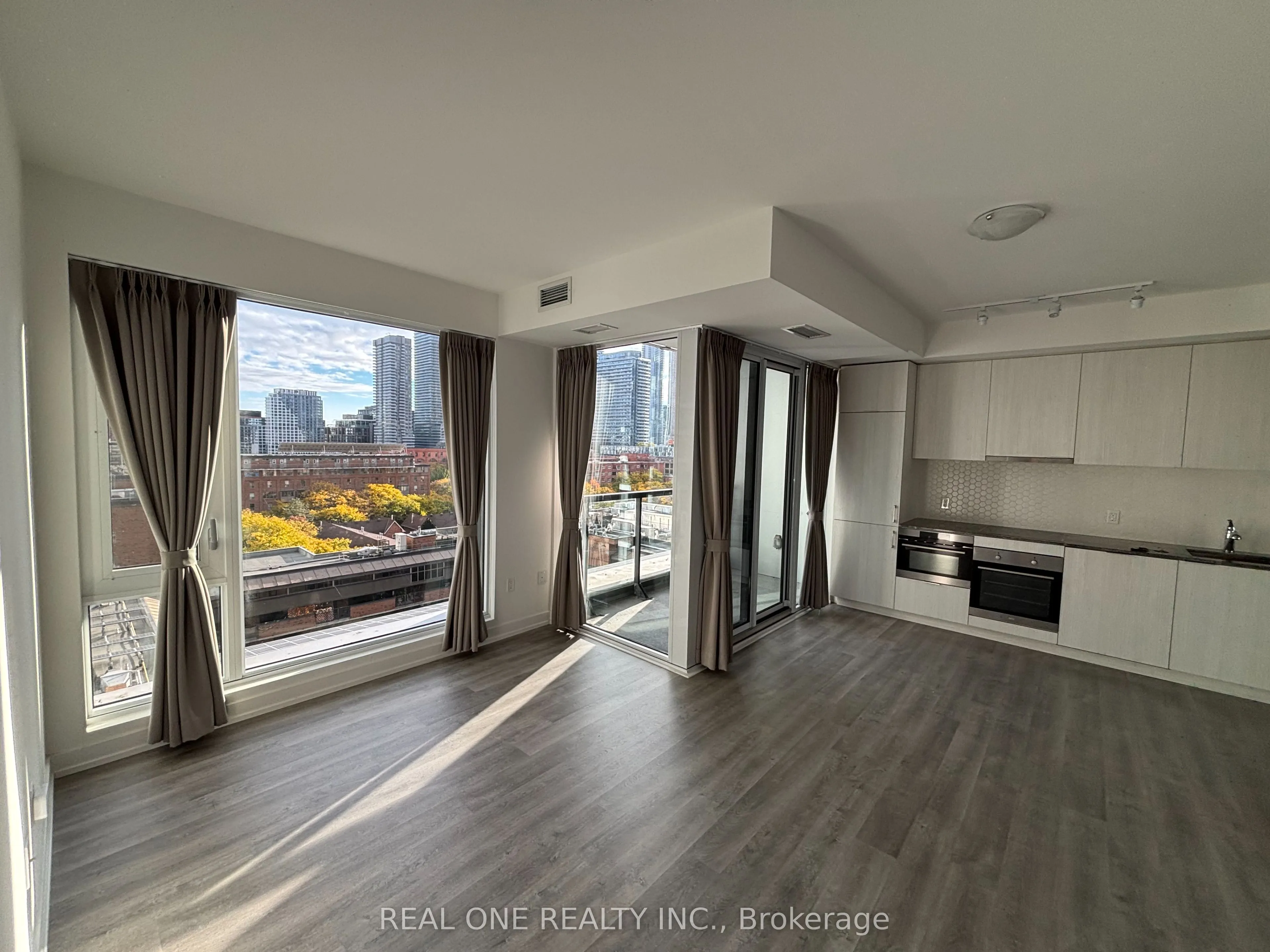 158 Front Street E, #815