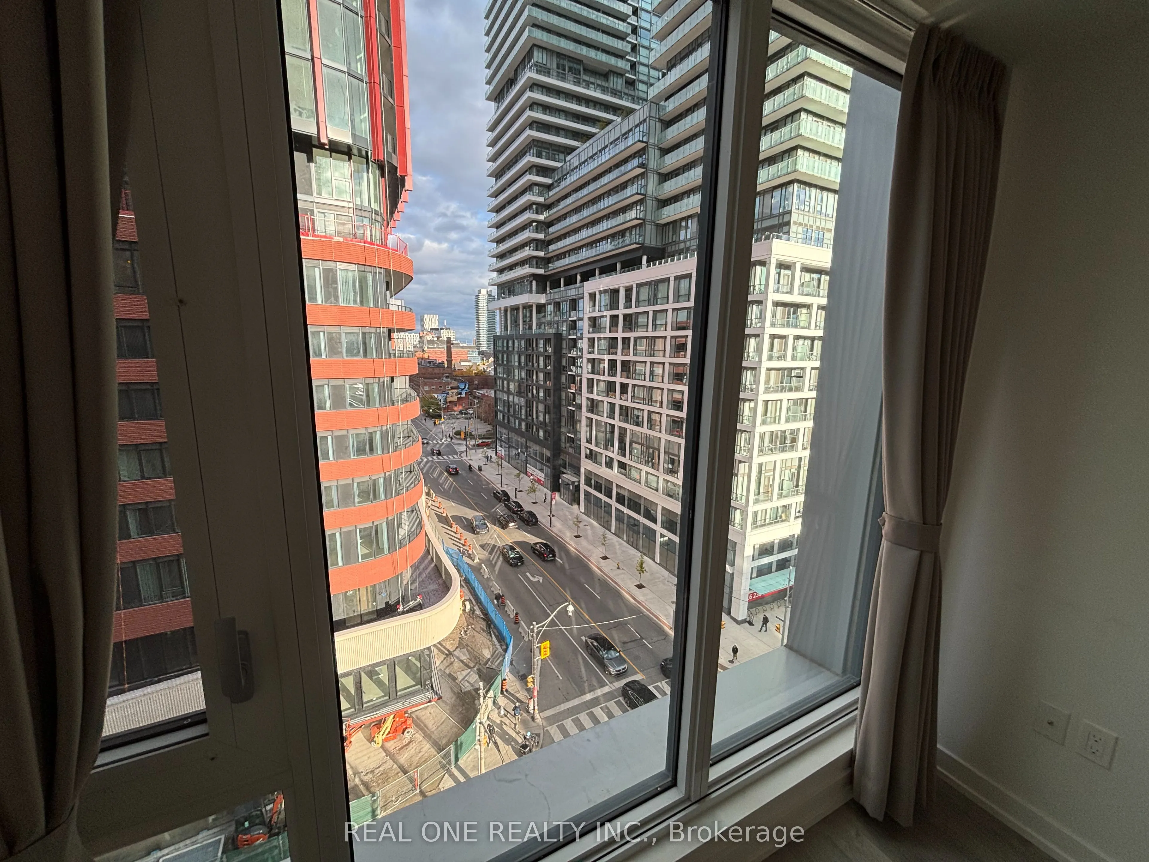 158 Front Street E, #815