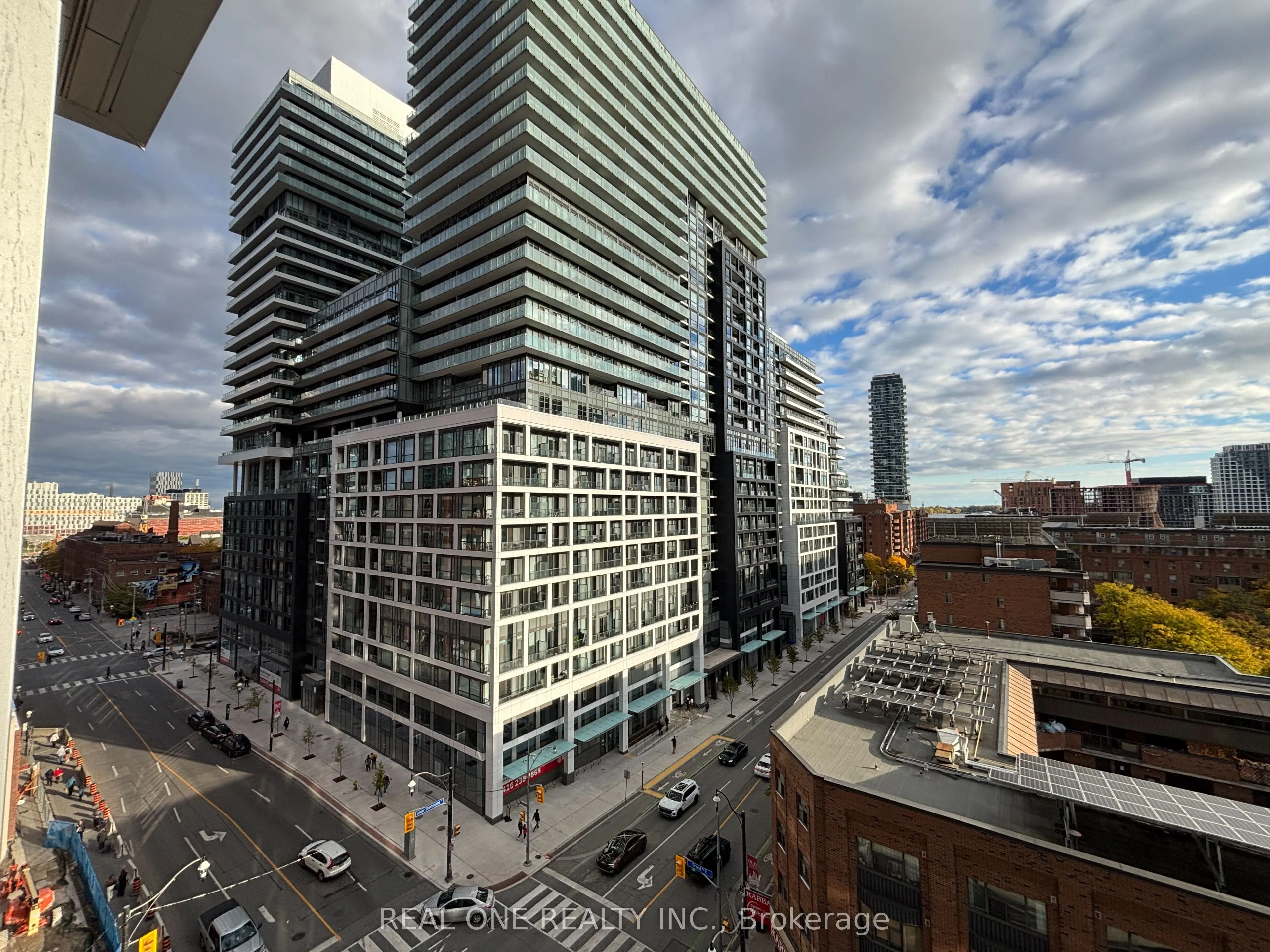 158 Front Street E, #815