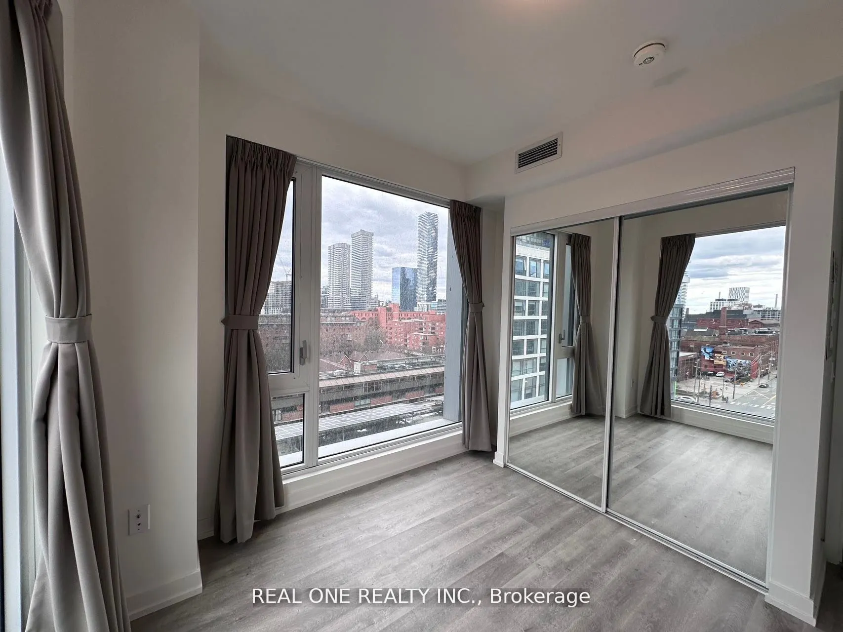 158 Front Street E, #815