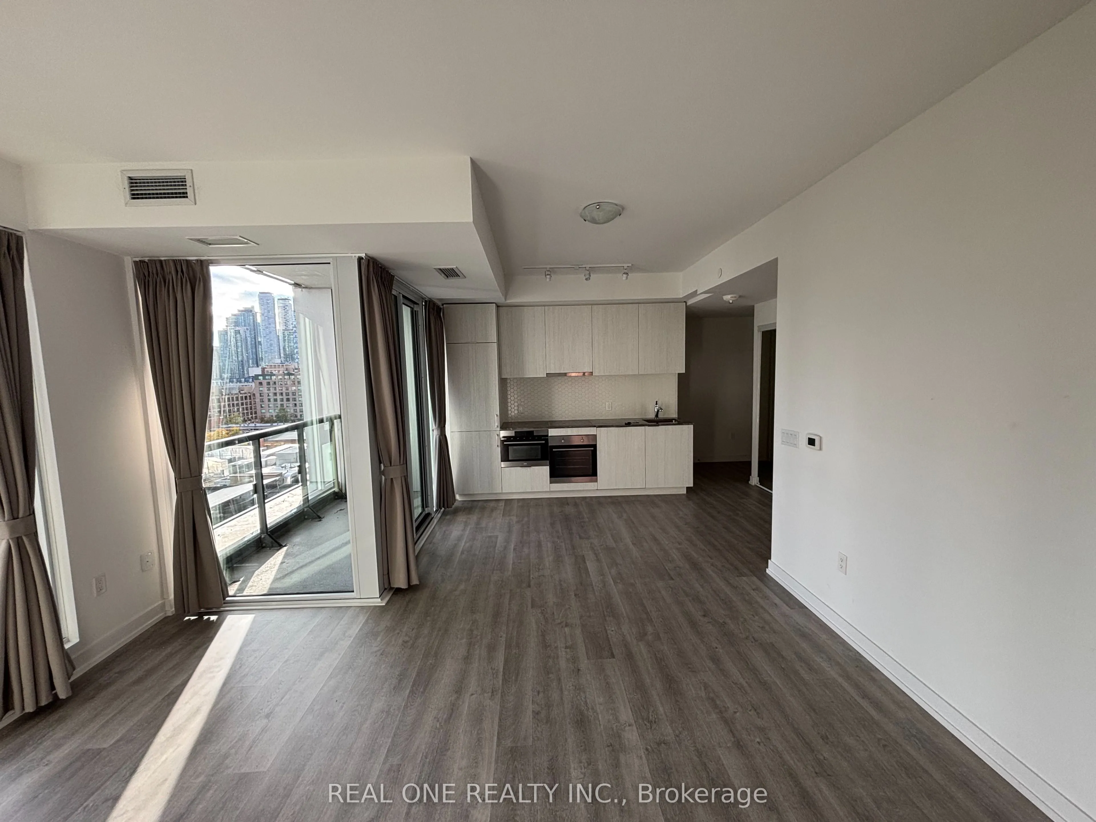 158 Front Street E, #815