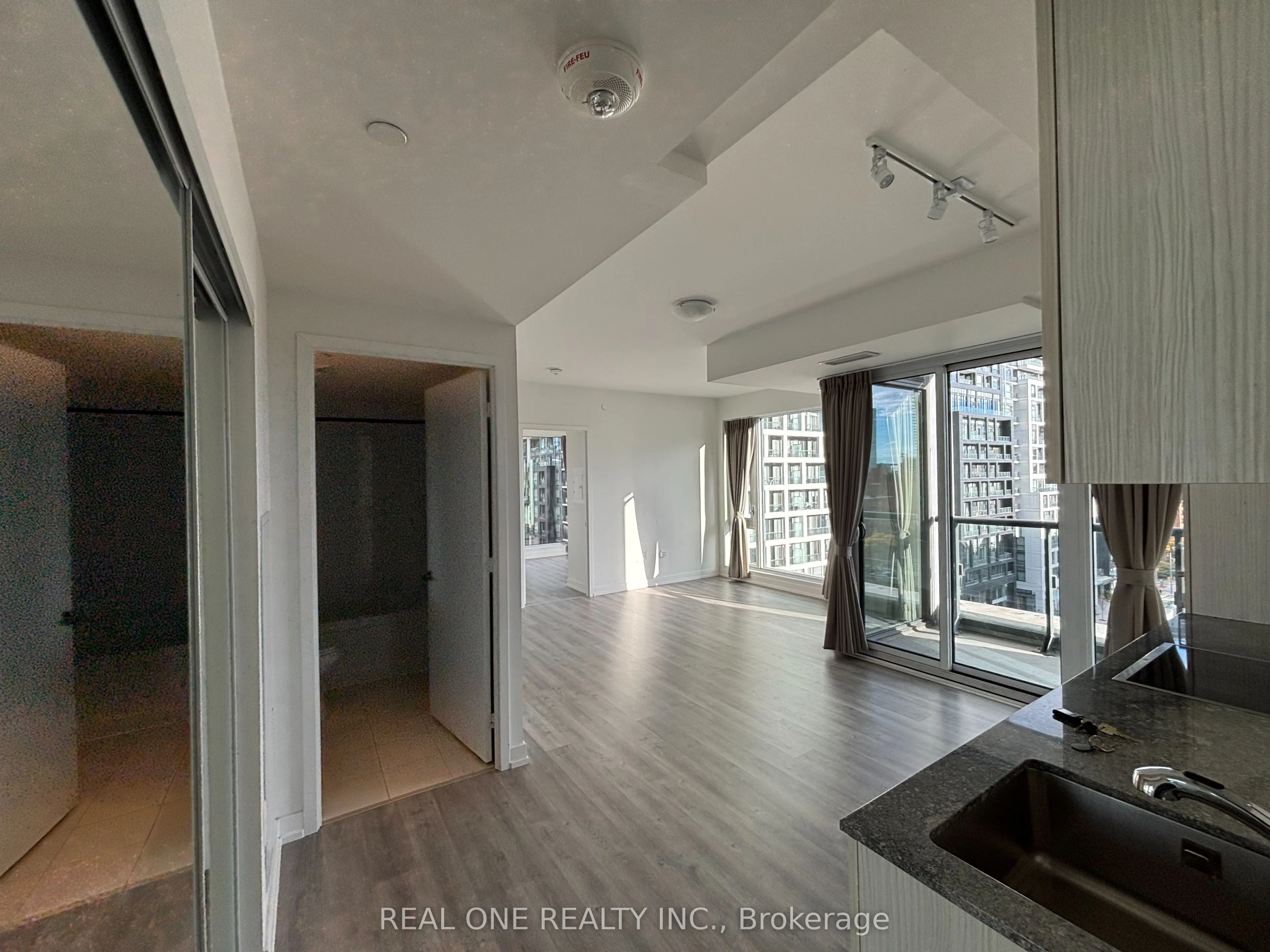 158 Front Street E, #815