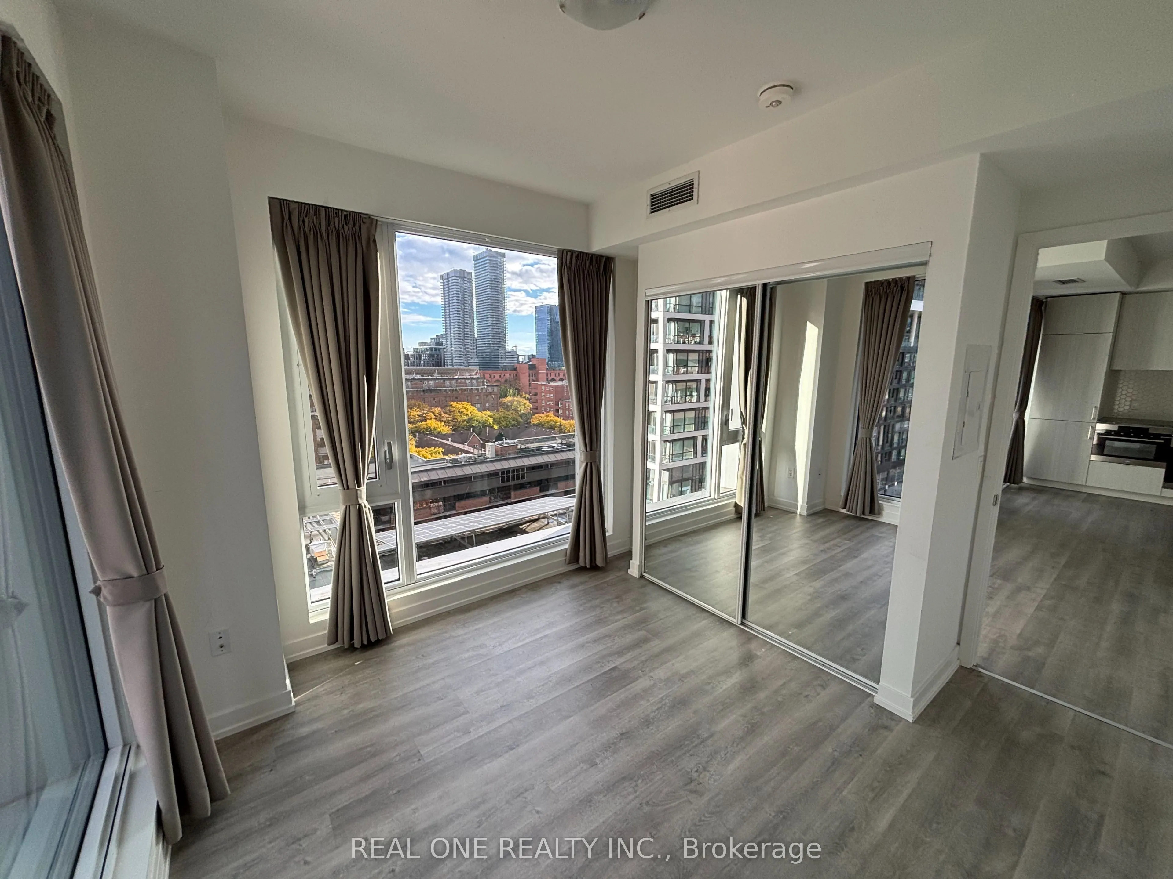 158 Front Street E, #815